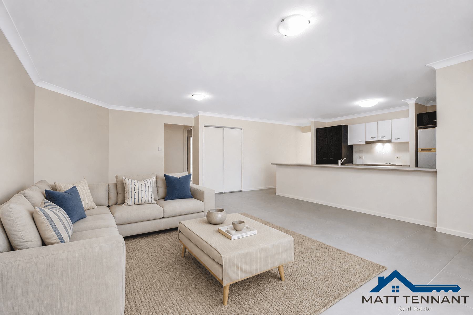 4 Saint Bees Close, Redland Bay — photo 2 of 5