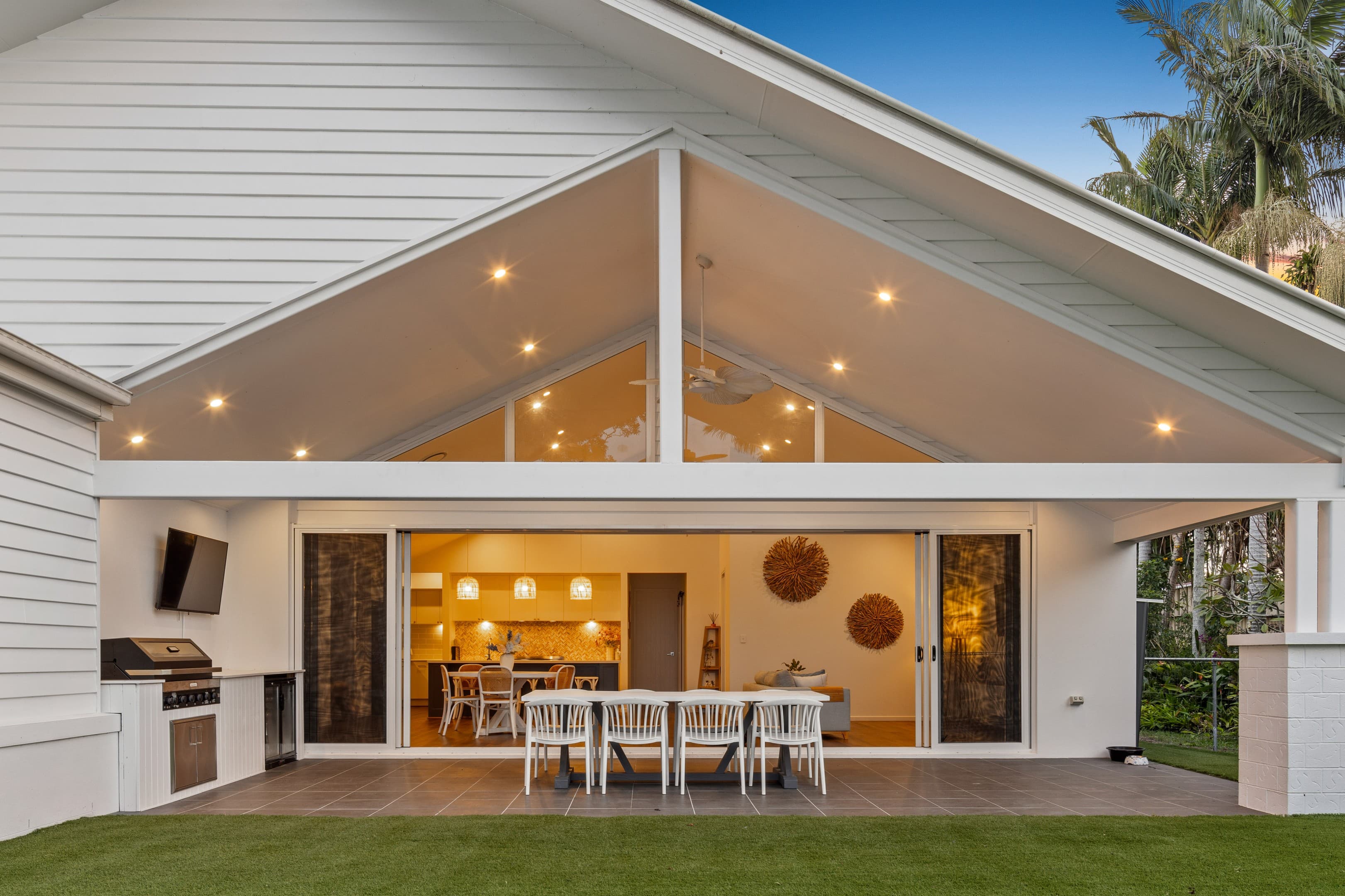 7 Marine Court, Jacobs Well — photo 3 of 5