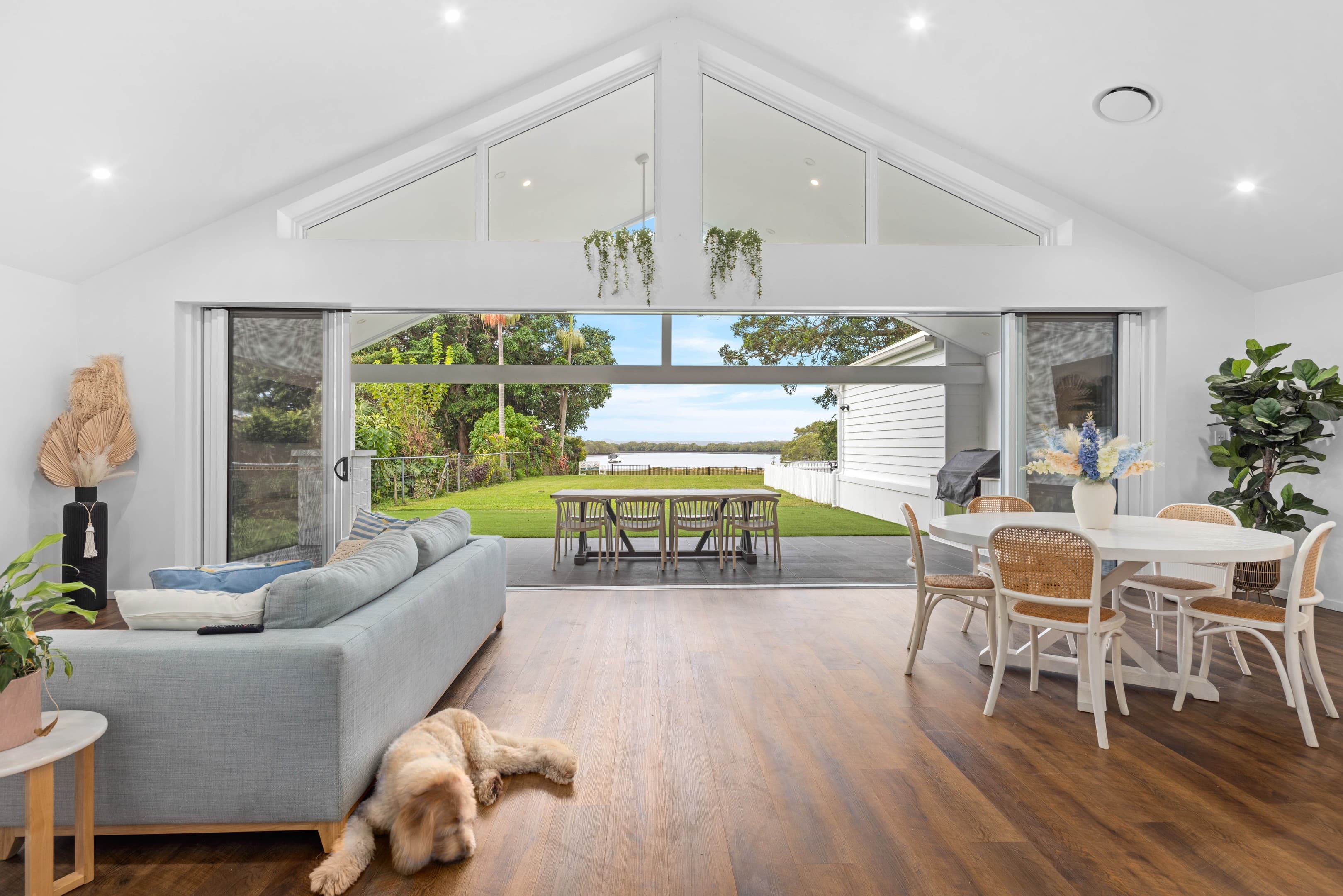 7 Marine Court, Jacobs Well — photo 4 of 5