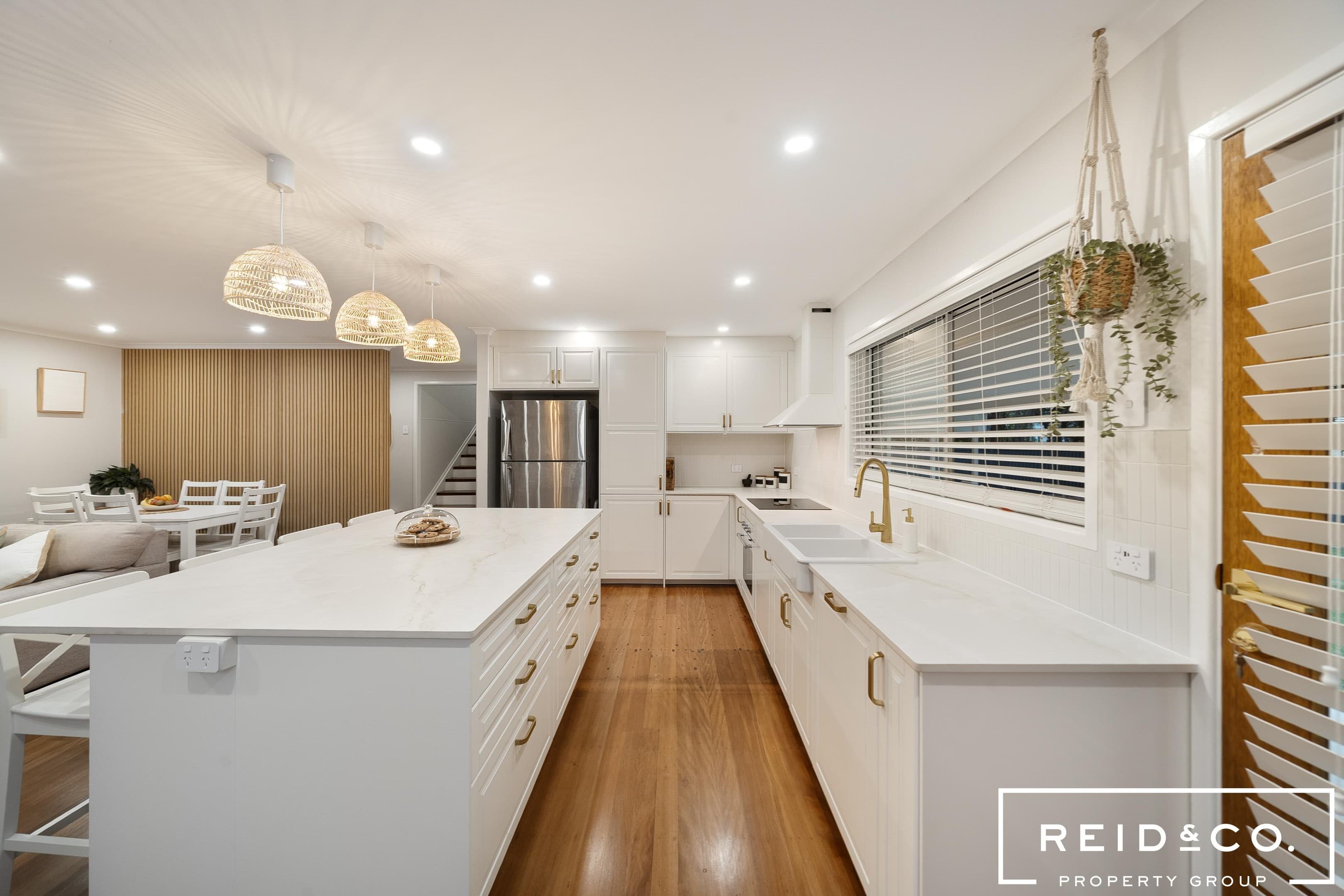 13 Kalimna Drive, Clontarf — photo 3 of 24