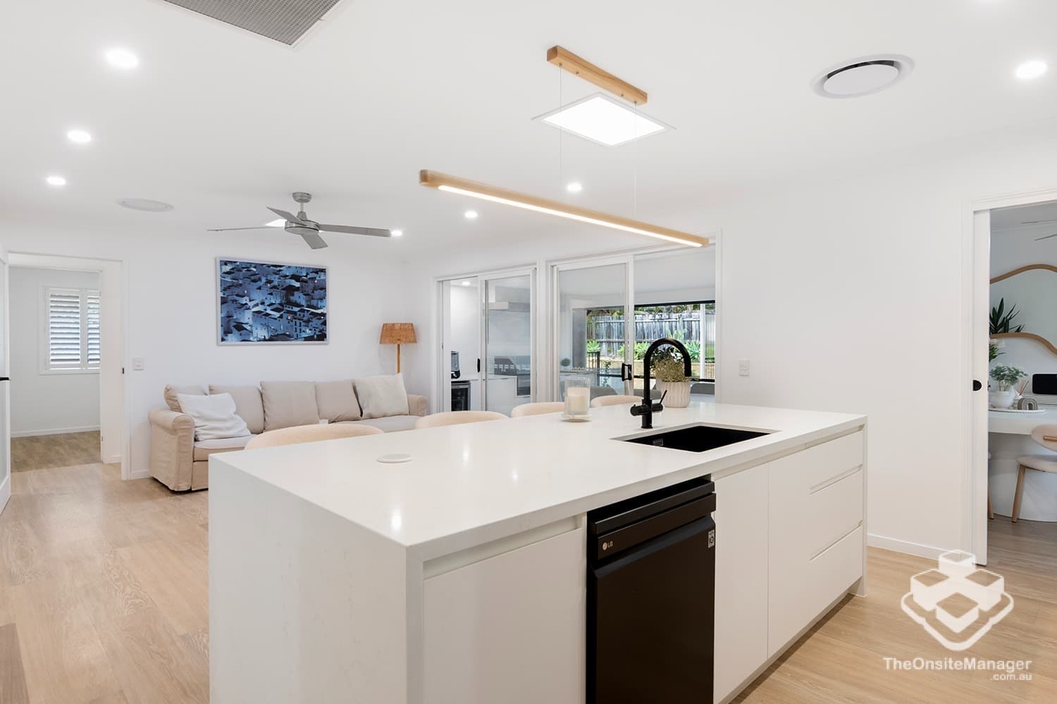 27 Lismore Drive, Helensvale — photo 1 of 5