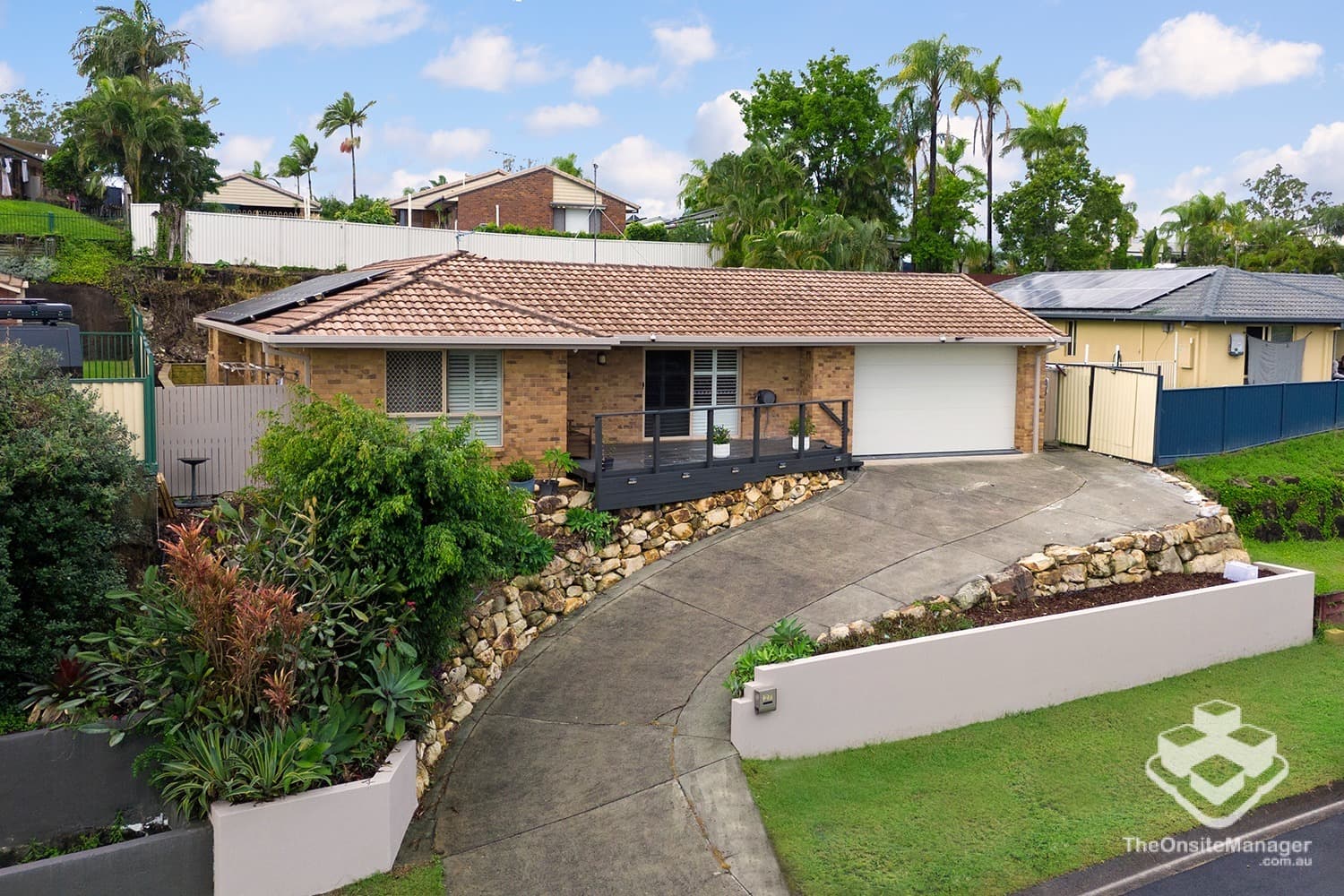 27 Lismore Drive, Helensvale — photo 4 of 5