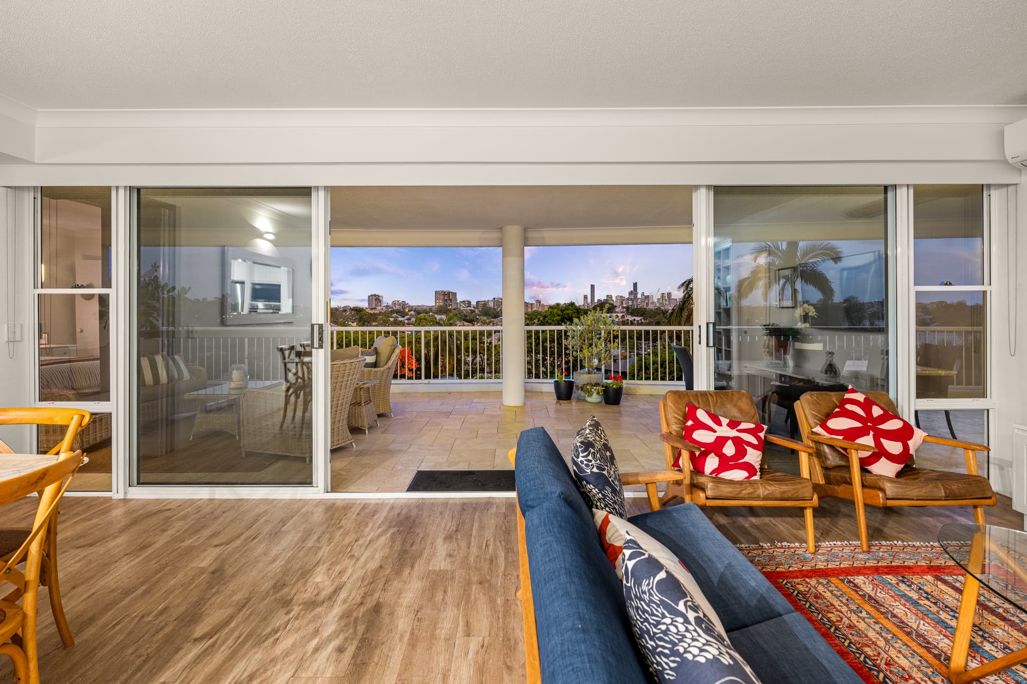 4/150 Swann Road, Taringa — photo 4 of 5