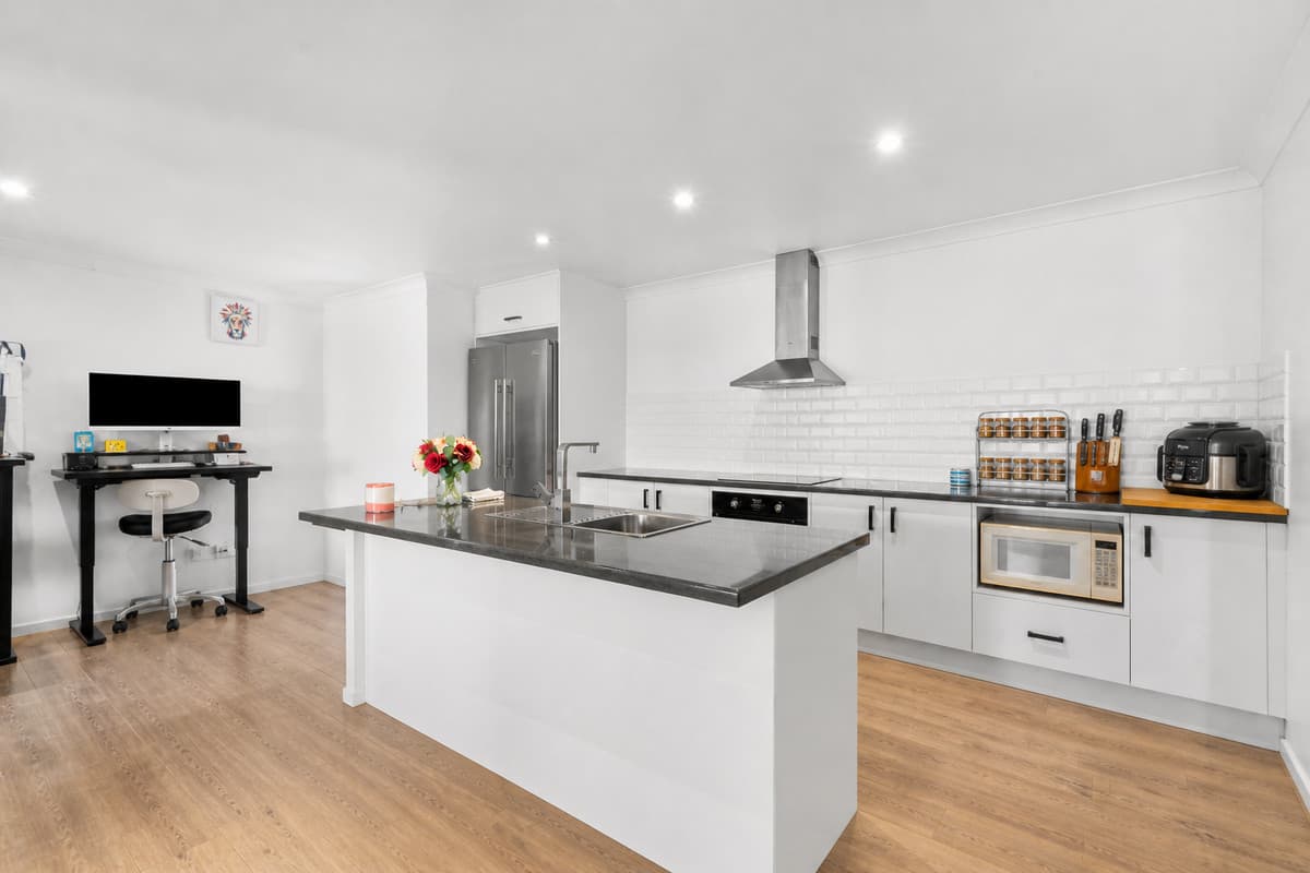 2/242 Finucane Road, Alexandra Hills — photo 1 of 6