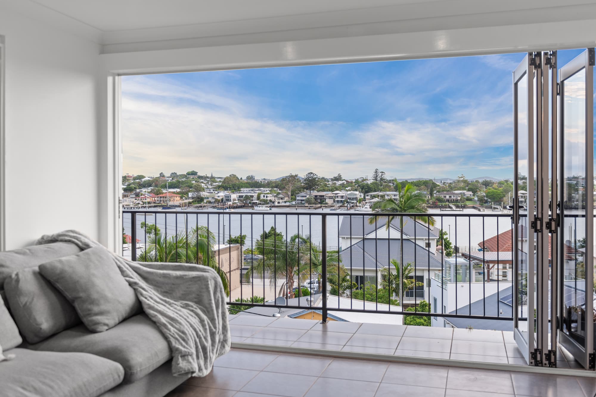 8/24 Crescent Road, Hamilton — photo 1 of 5