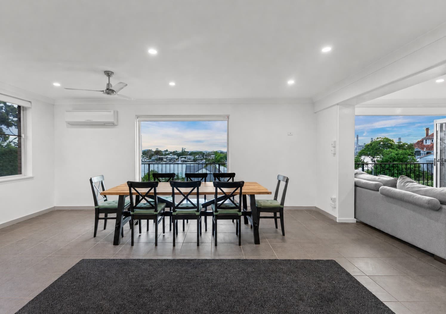 8/24 Crescent Road, Hamilton — photo 3 of 5