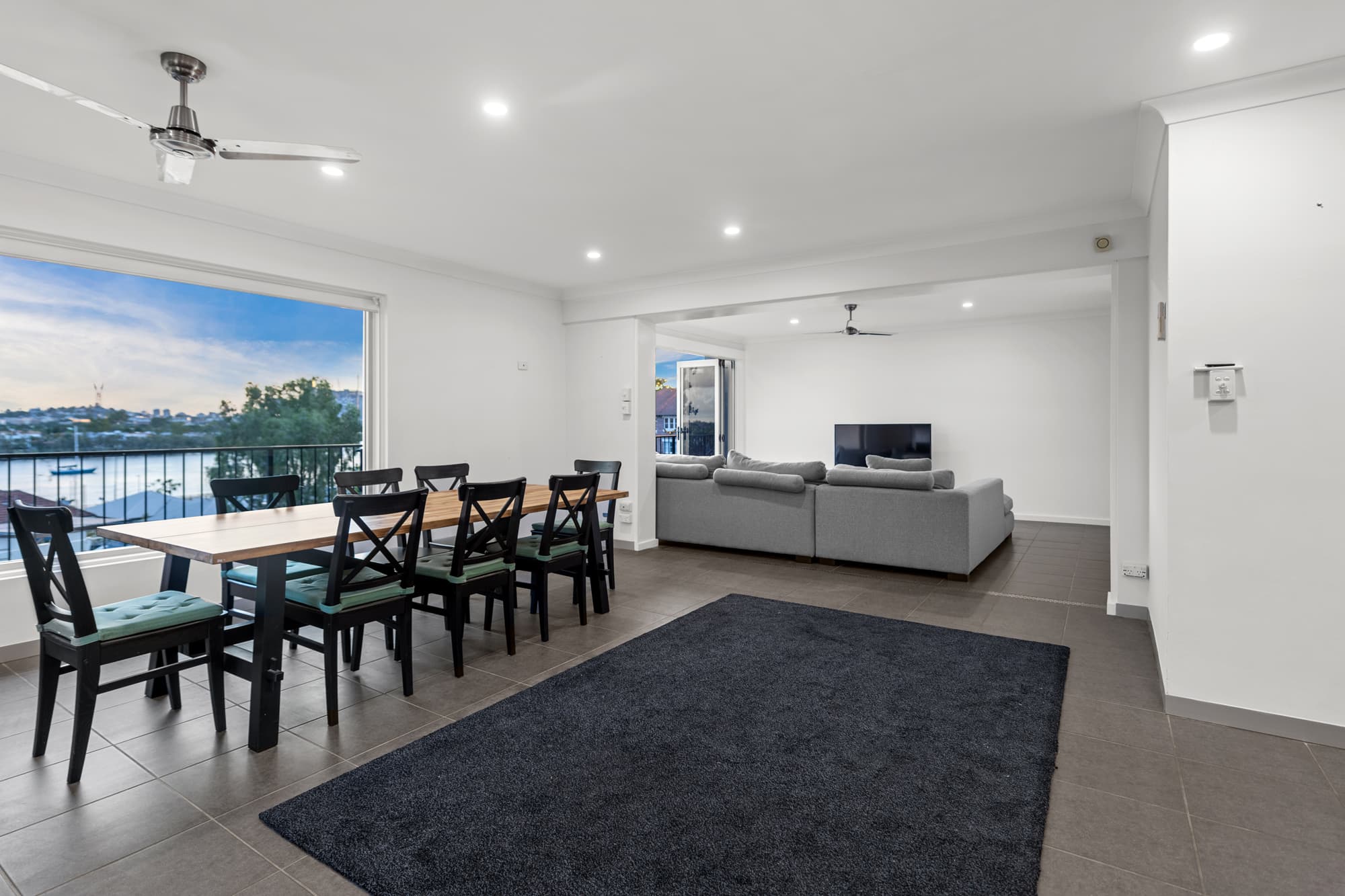 8/24 Crescent Road, Hamilton — photo 4 of 5