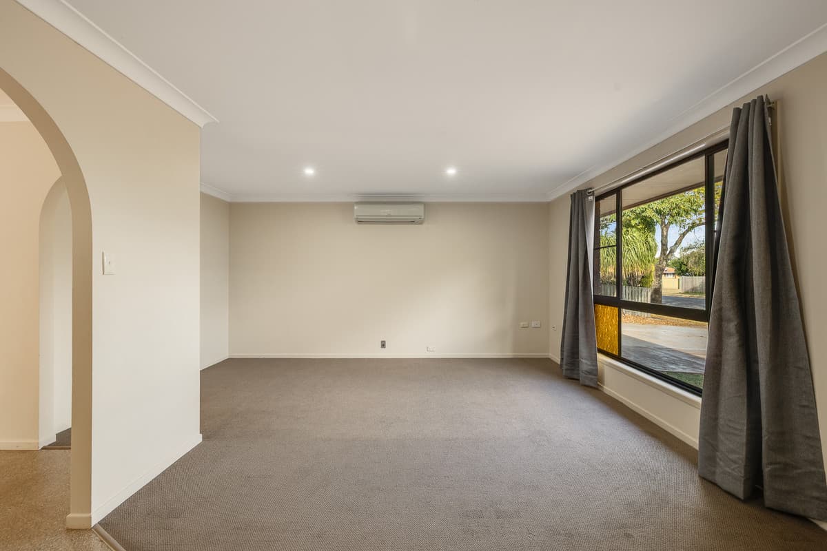 3 Kingsford Smith Drive, Wilsonton — photo 4 of 5