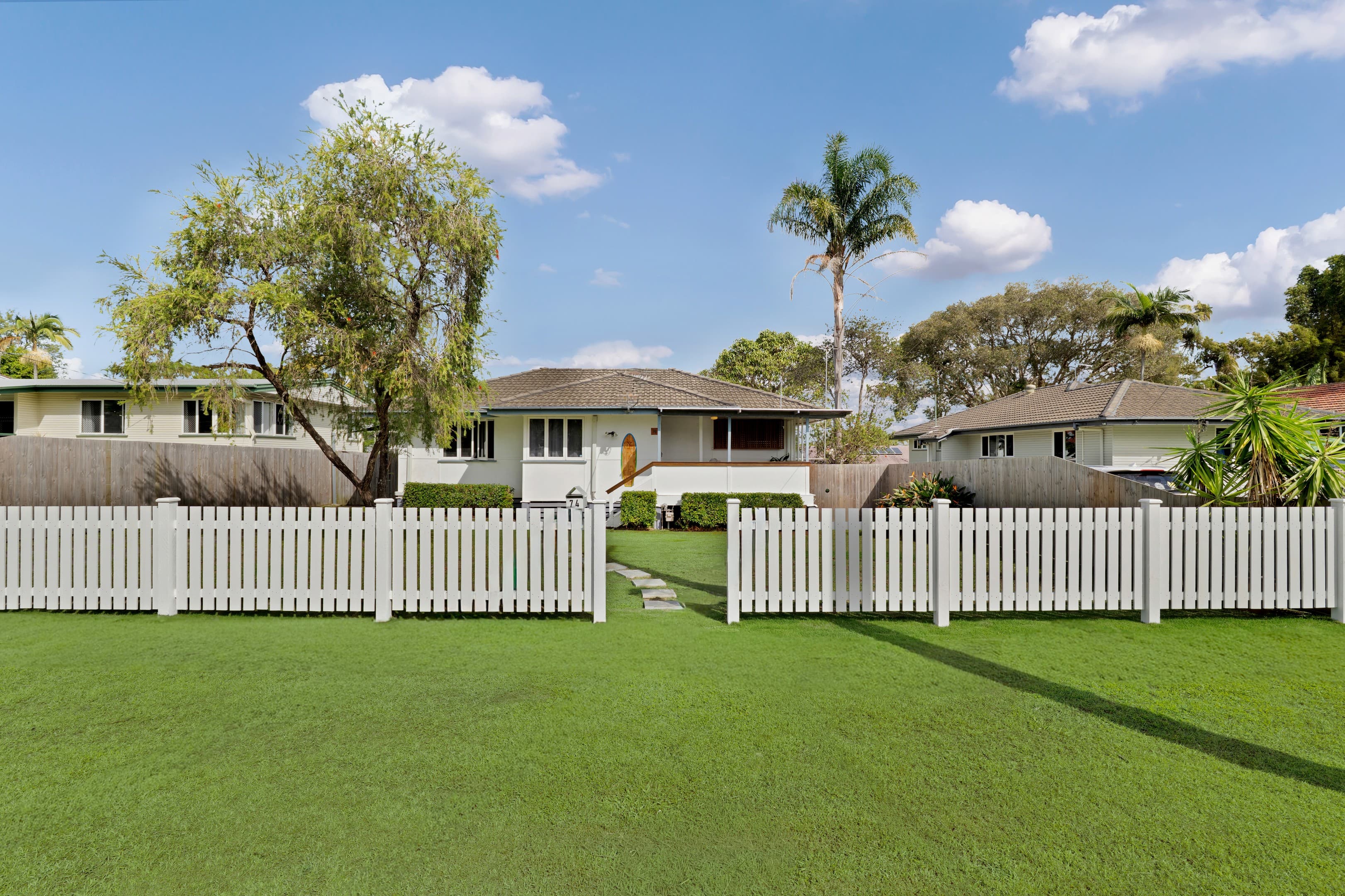 74 Roseneath Parade, Wynnum West — photo 1 of 5