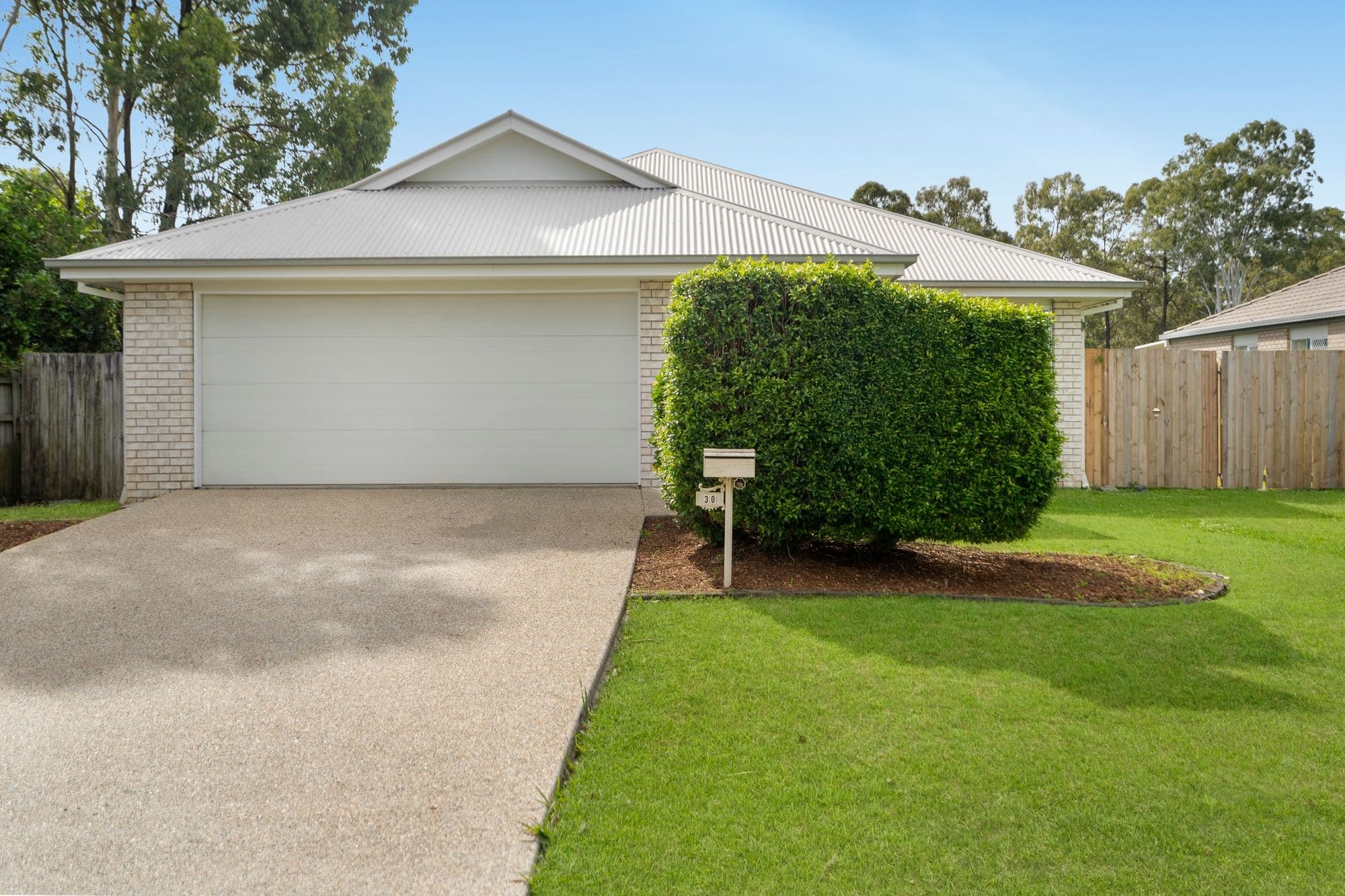 30 Griffen Place, Crestmead — photo 1 of 5