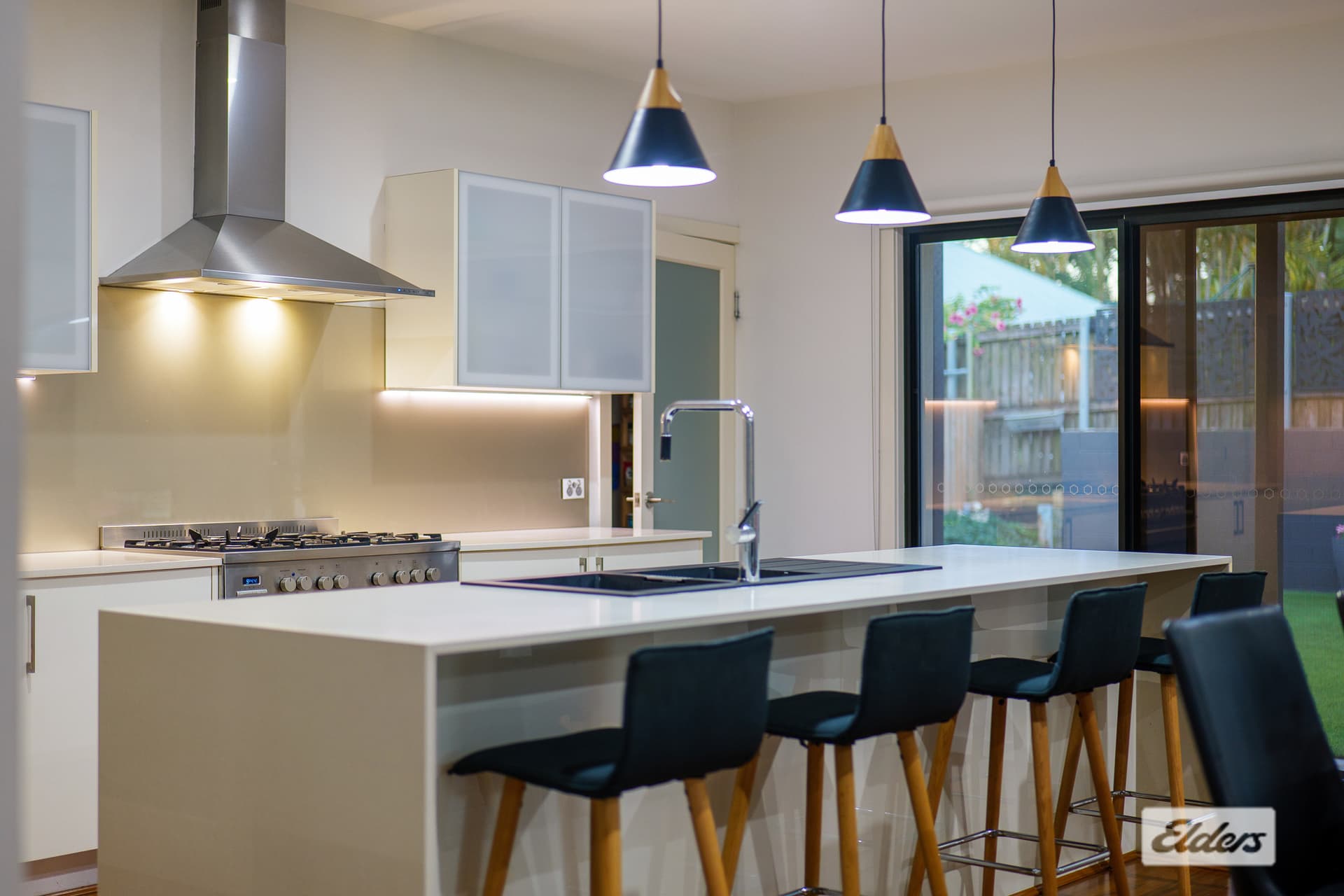 22 Rising Street, Shailer Park — photo 3 of 5
