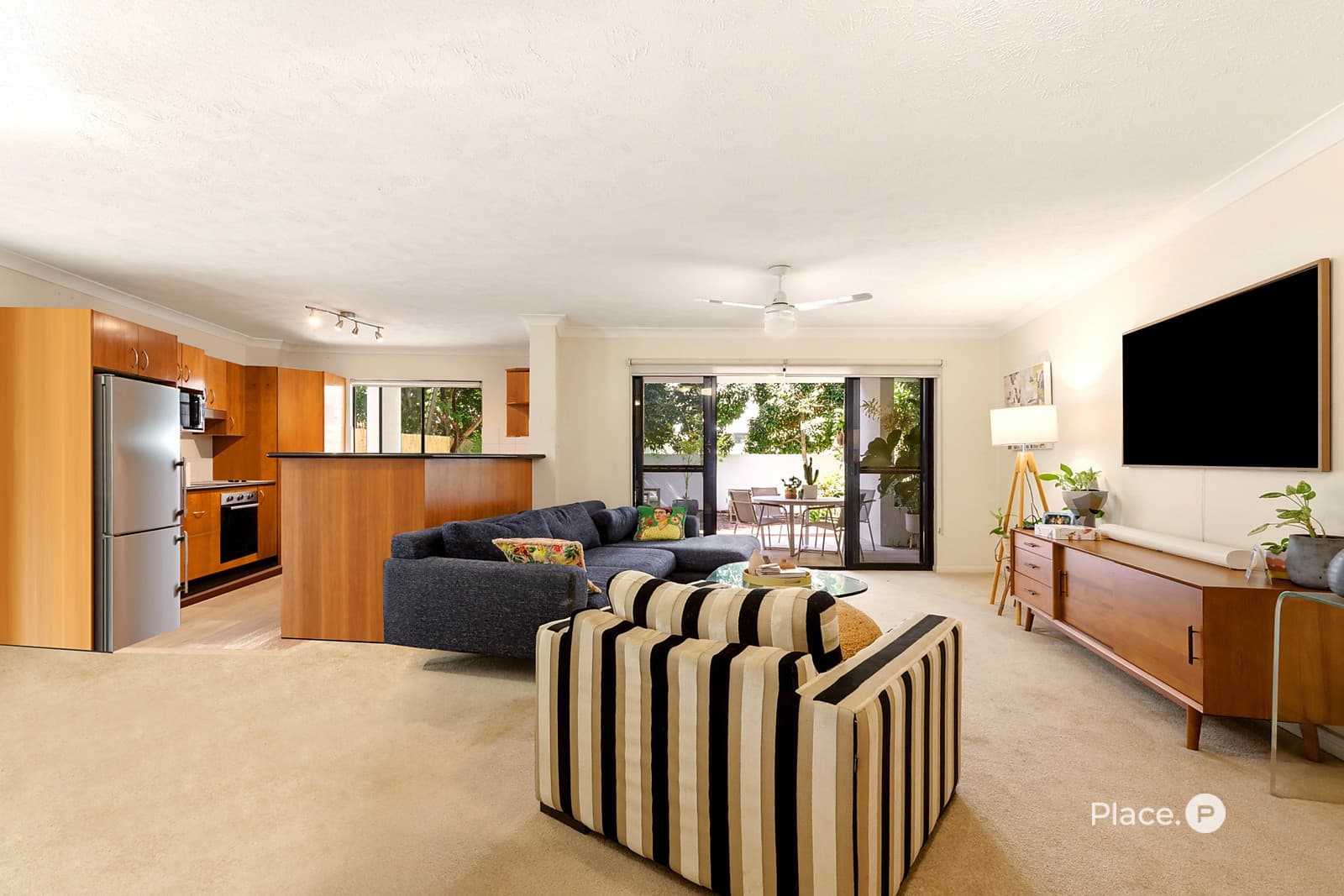 1/10 Oxlade Drive, New Farm — photo 2 of 5