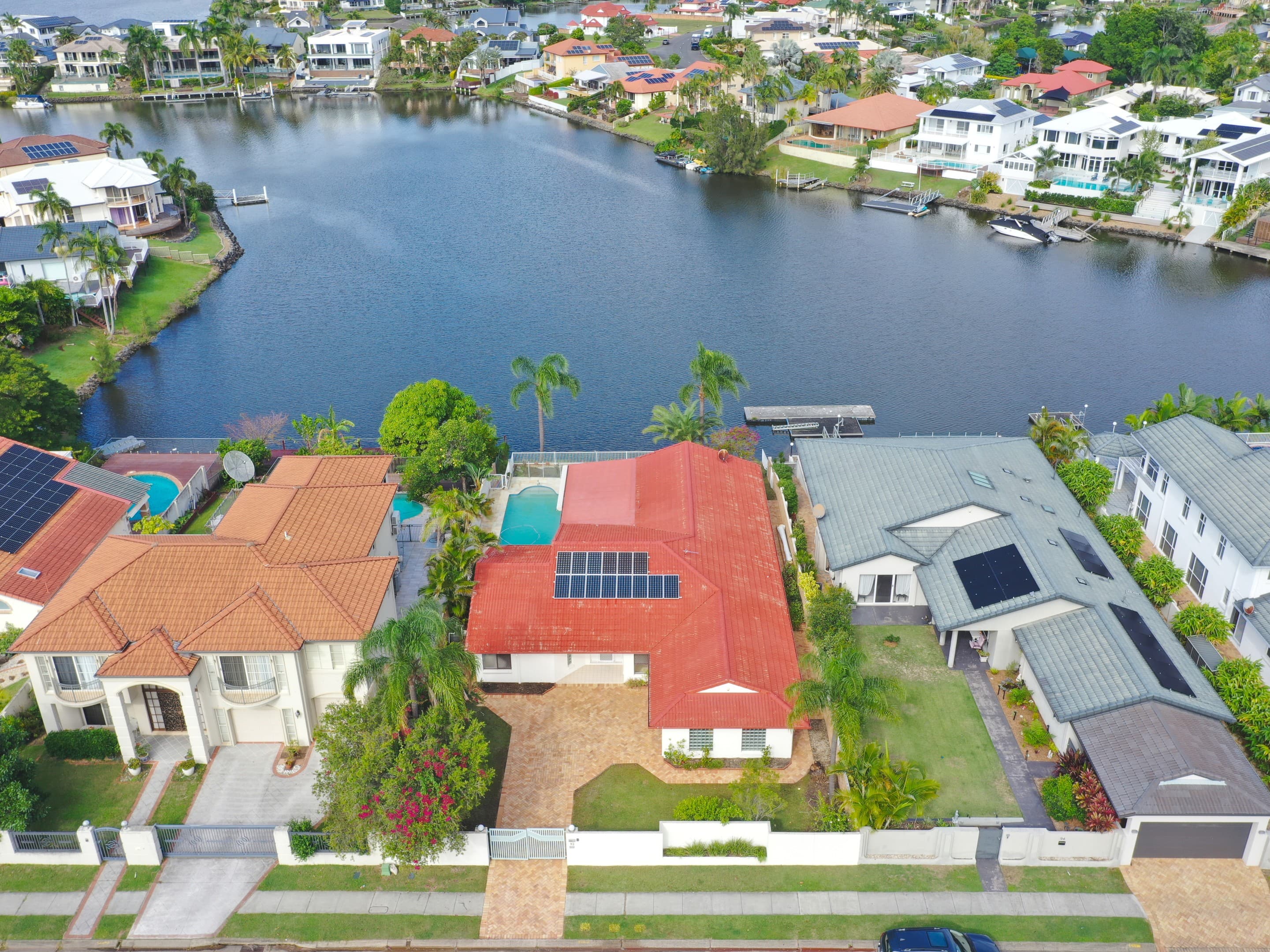 92 Santa Cruz Boulevard, Clear Island Waters — photo 3 of 5