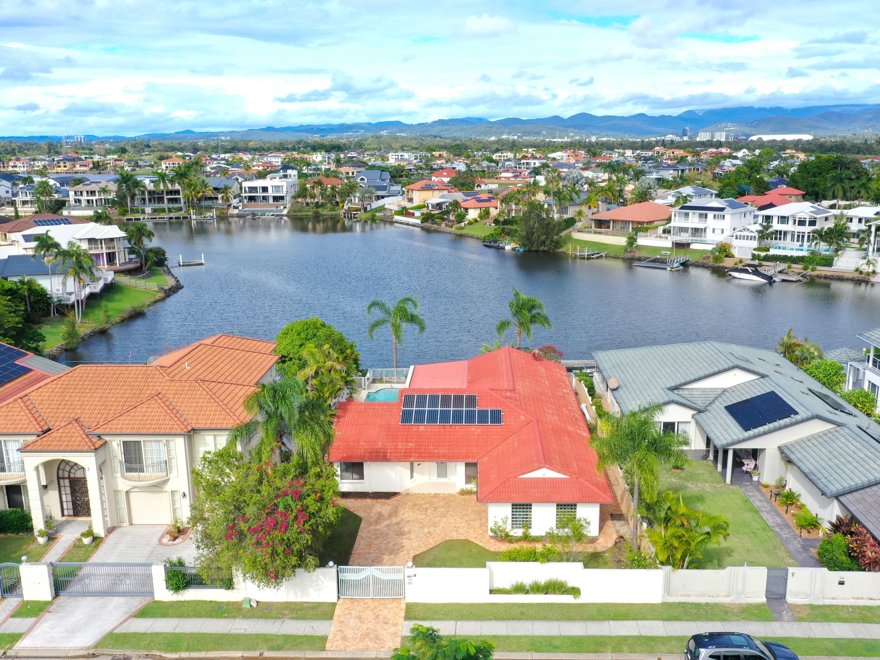 92 Santa Cruz Boulevard, Clear Island Waters — photo 4 of 5