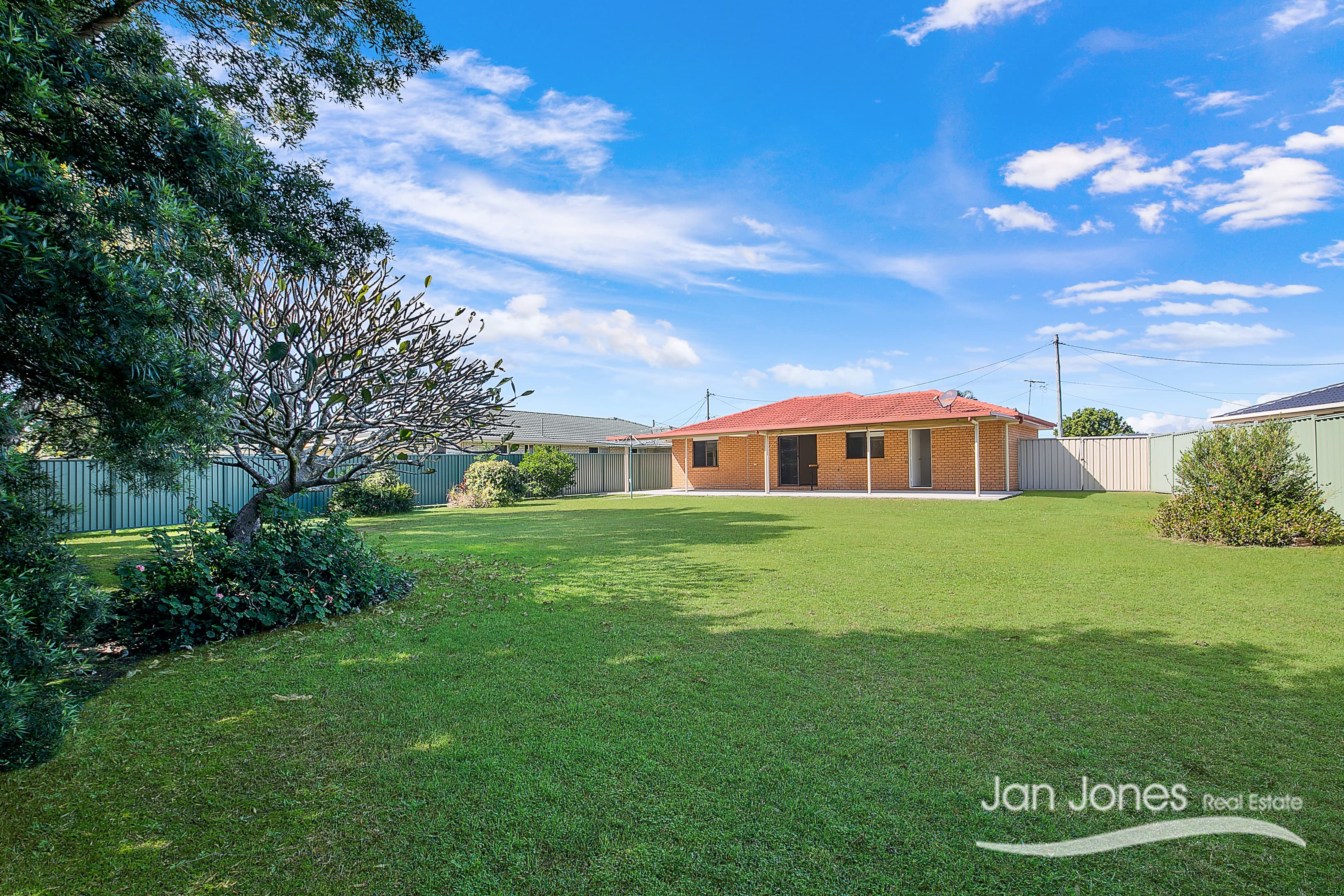 8 Tasman Court, Kippa-Ring — photo 2 of 11
