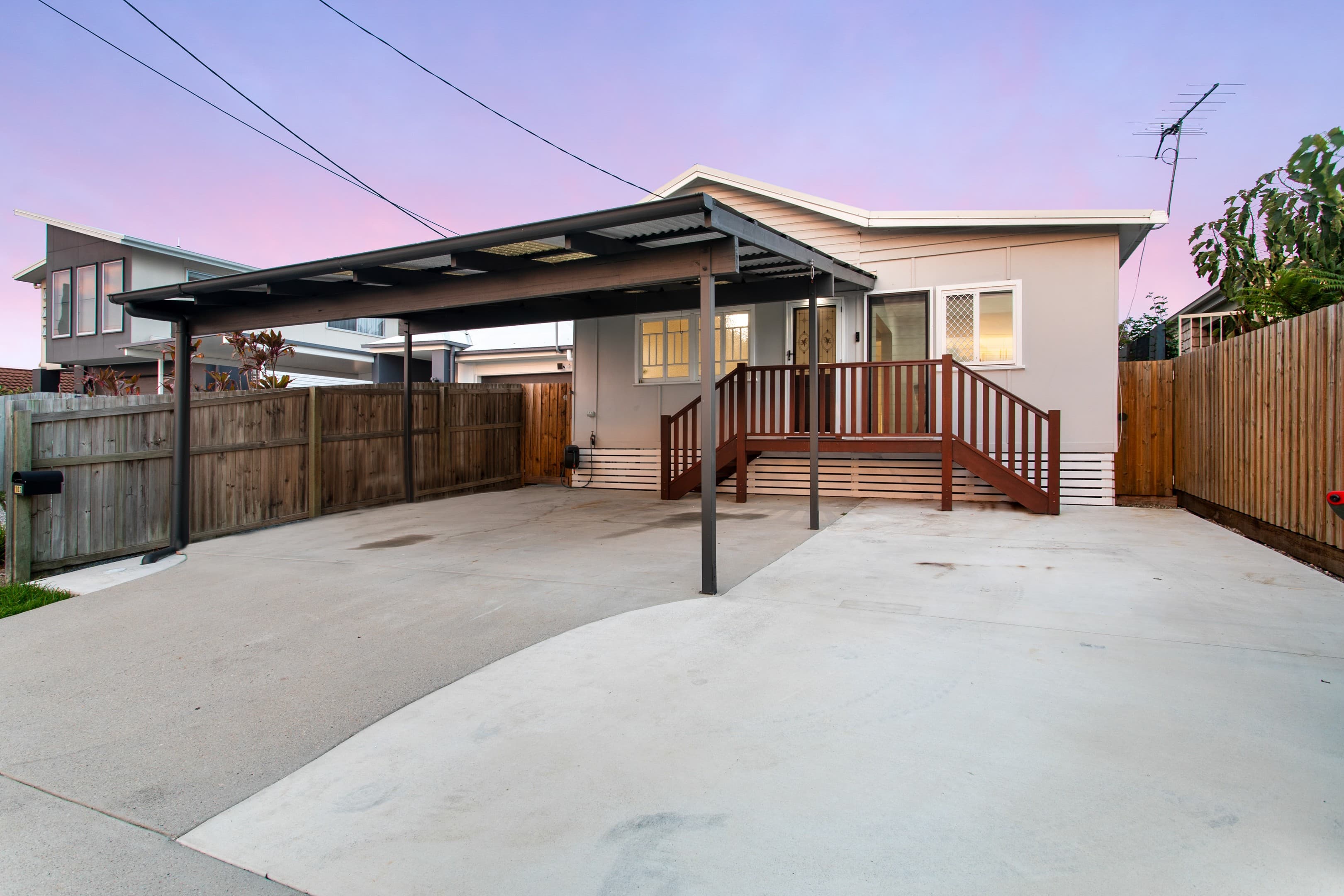 102 Scarborough Road, Redcliffe — photo 2 of 5