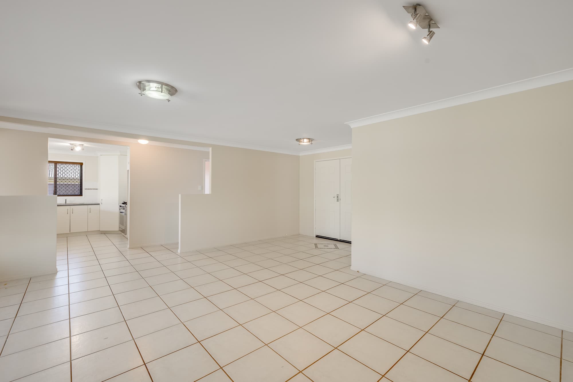 7 Currawong Drive, Highfields — photo 3 of 5