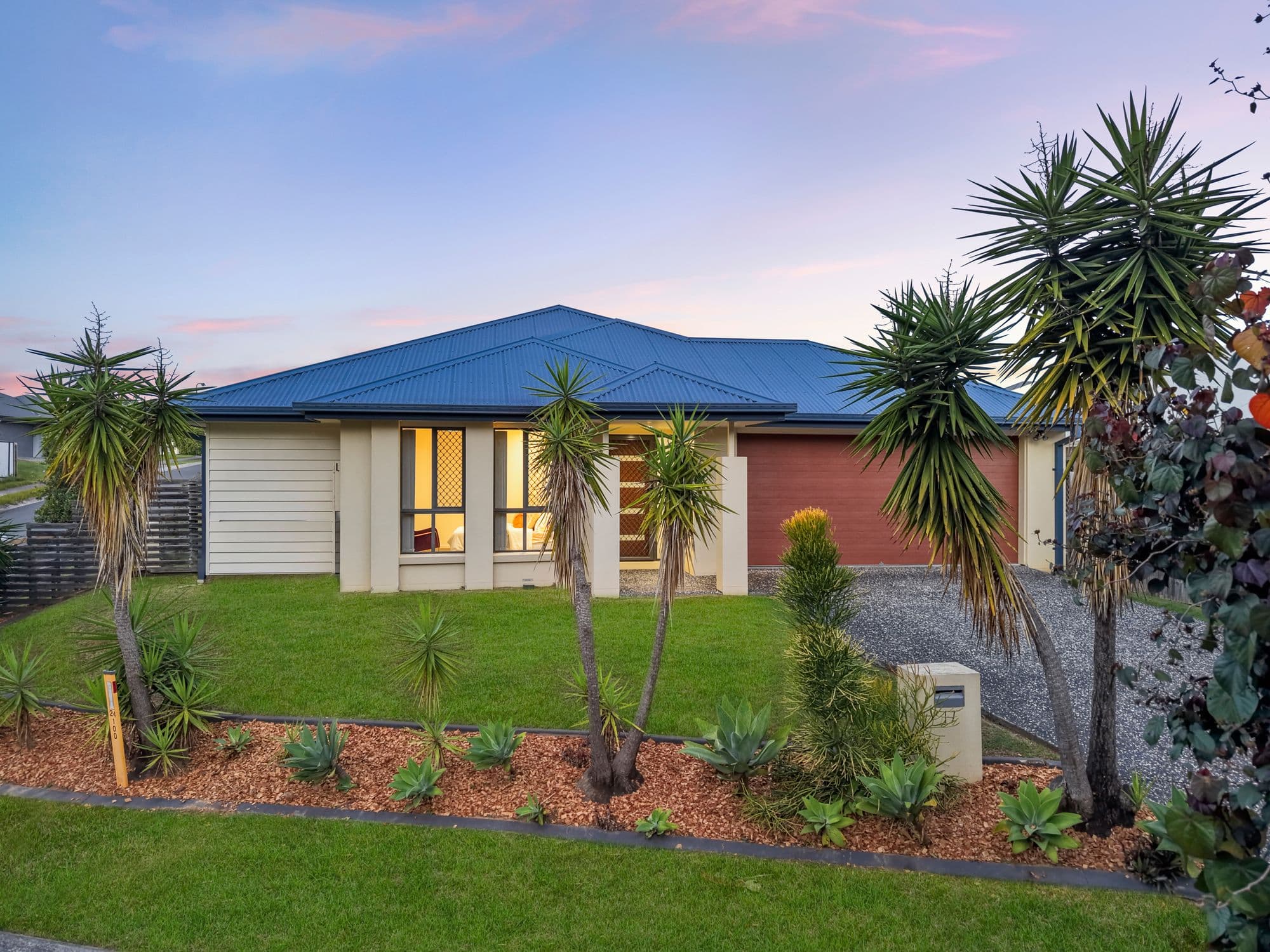17 Fitzpatrick Circuit, Augustine Heights — photo 1 of 13