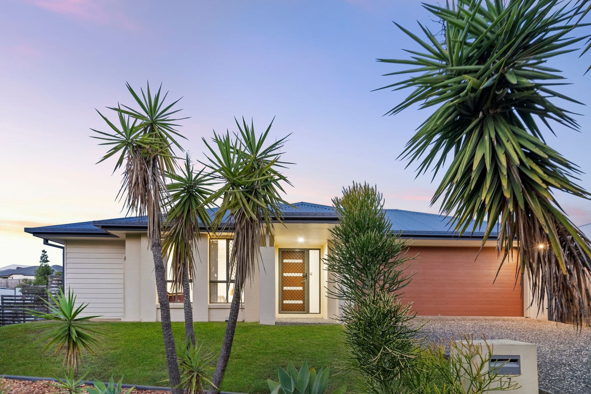 17 Fitzpatrick Circuit, Augustine Heights — photo 2 of 13