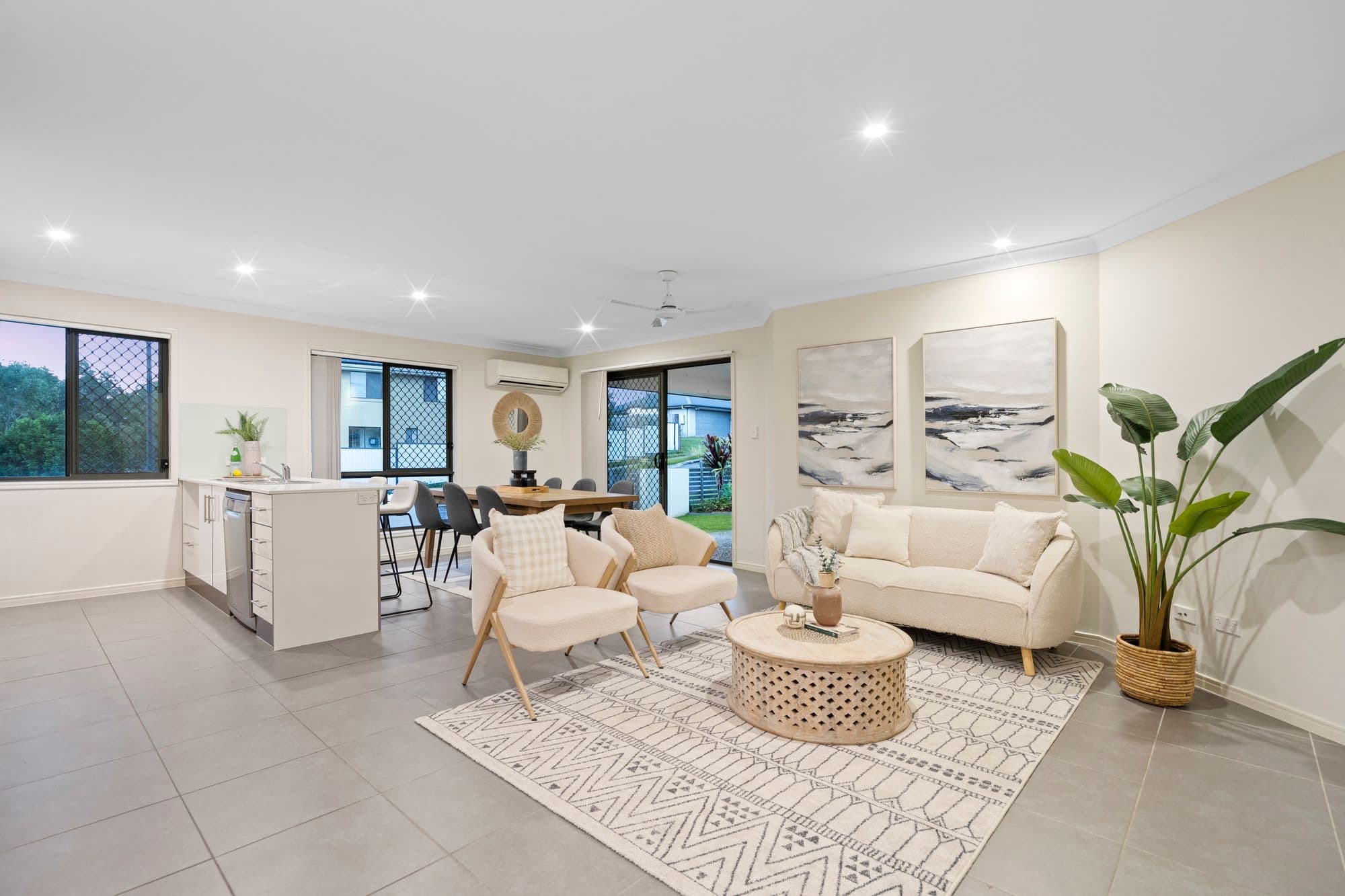 17 Fitzpatrick Circuit, Augustine Heights — photo 3 of 13