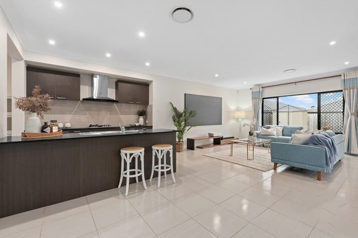 44 Ivory Crescent, Pallara — photo 4 of 5