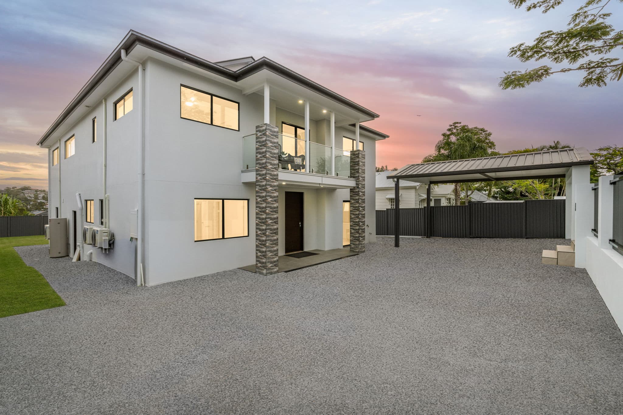 15 Eric Road, Holland Park — photo 2 of 5