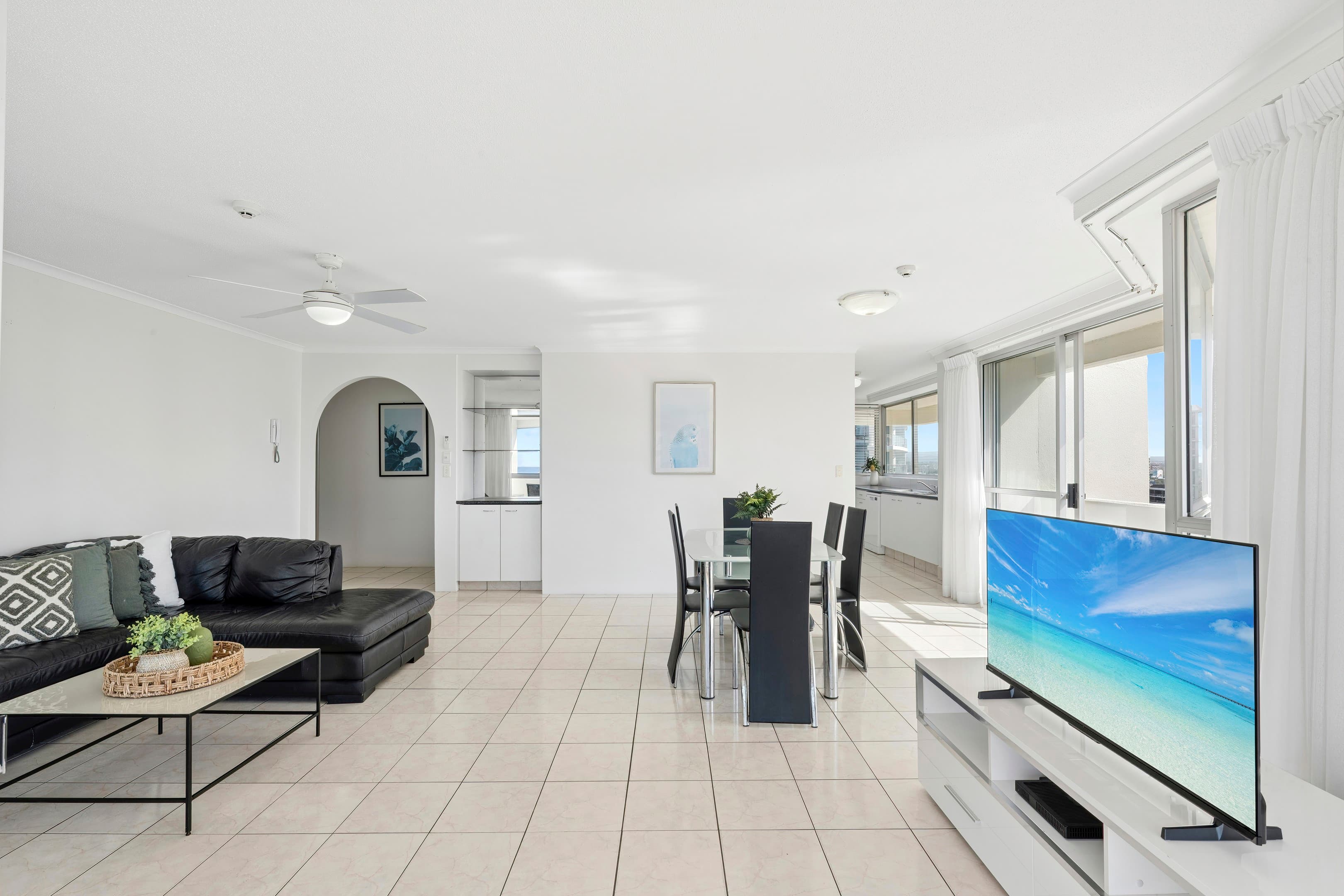 1304/12 Enderley Avenue, Surfers Paradise — photo 2 of 5