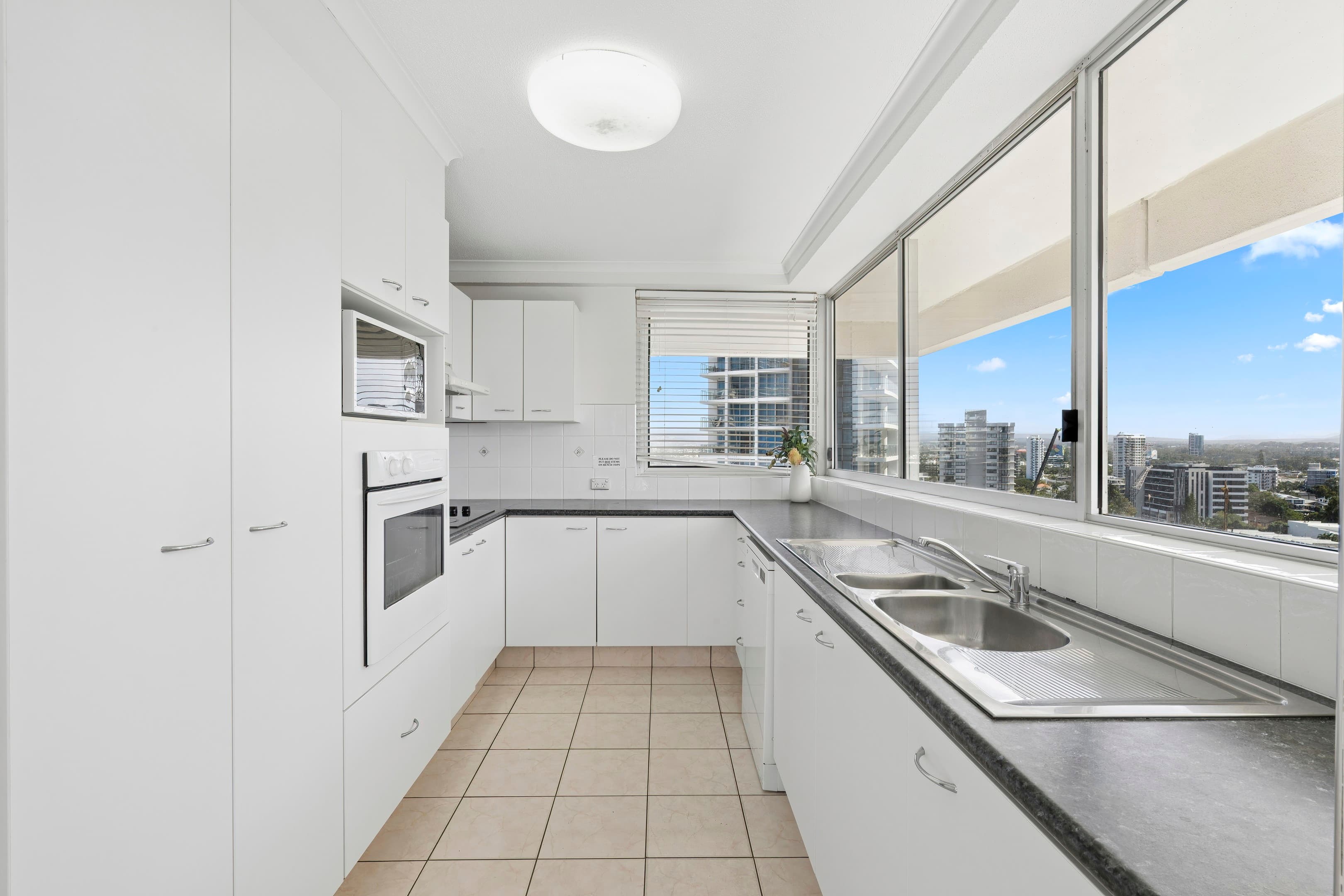1304/12 Enderley Avenue, Surfers Paradise — photo 3 of 5