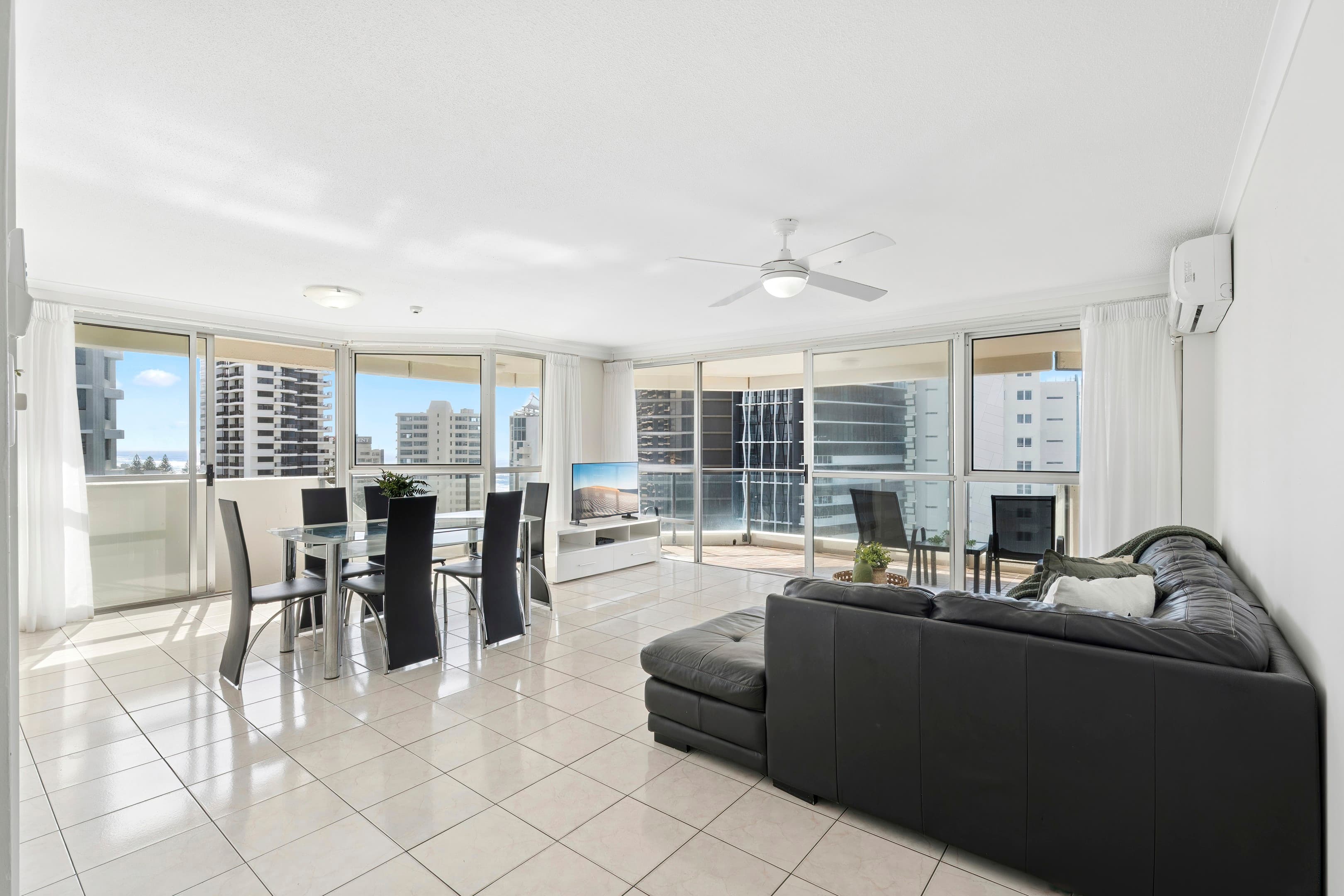 1304/12 Enderley Avenue, Surfers Paradise — photo 4 of 5
