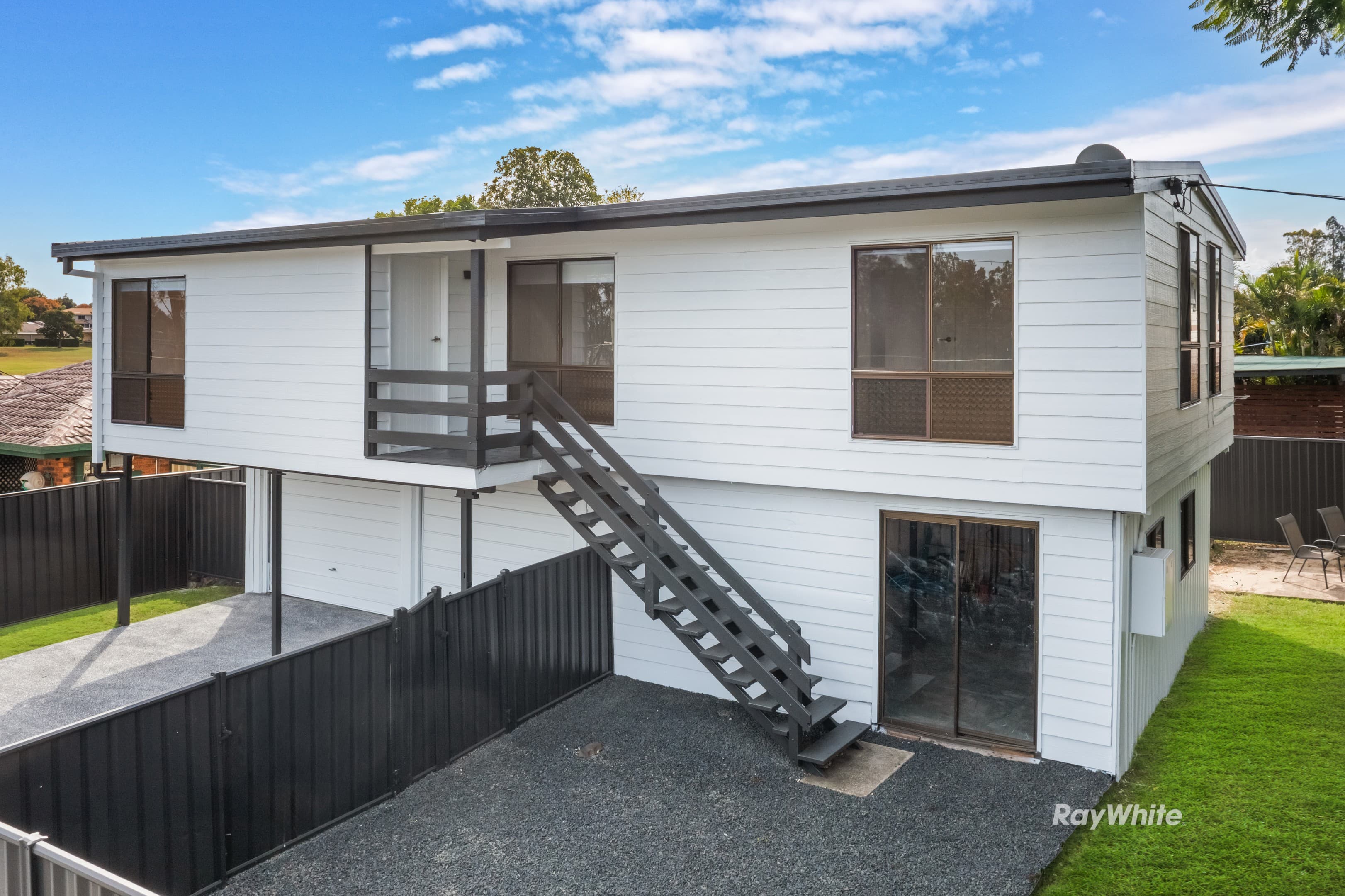 130 Robertson Road, Silkstone — photo 1 of 5