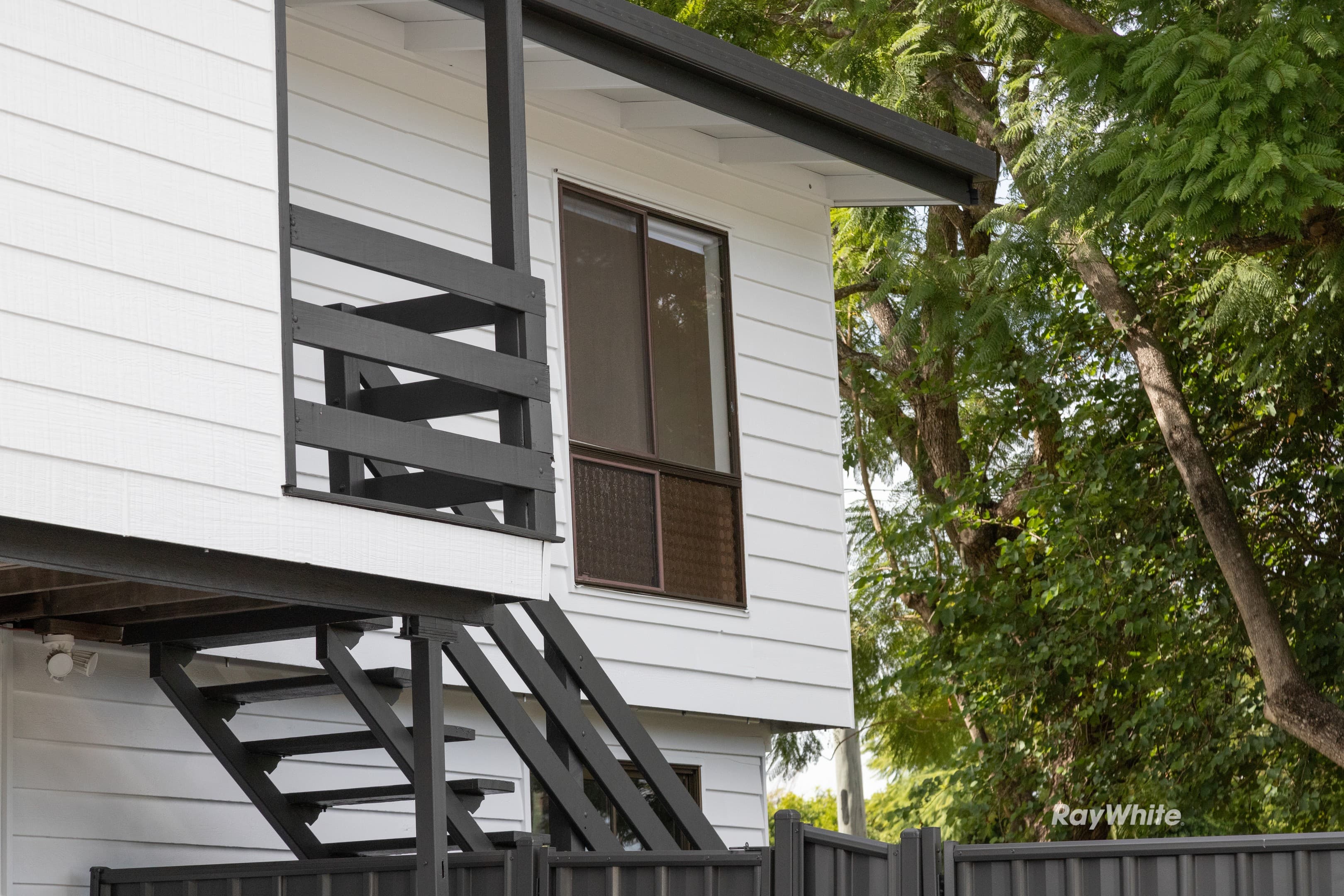 130 Robertson Road, Silkstone — photo 2 of 5