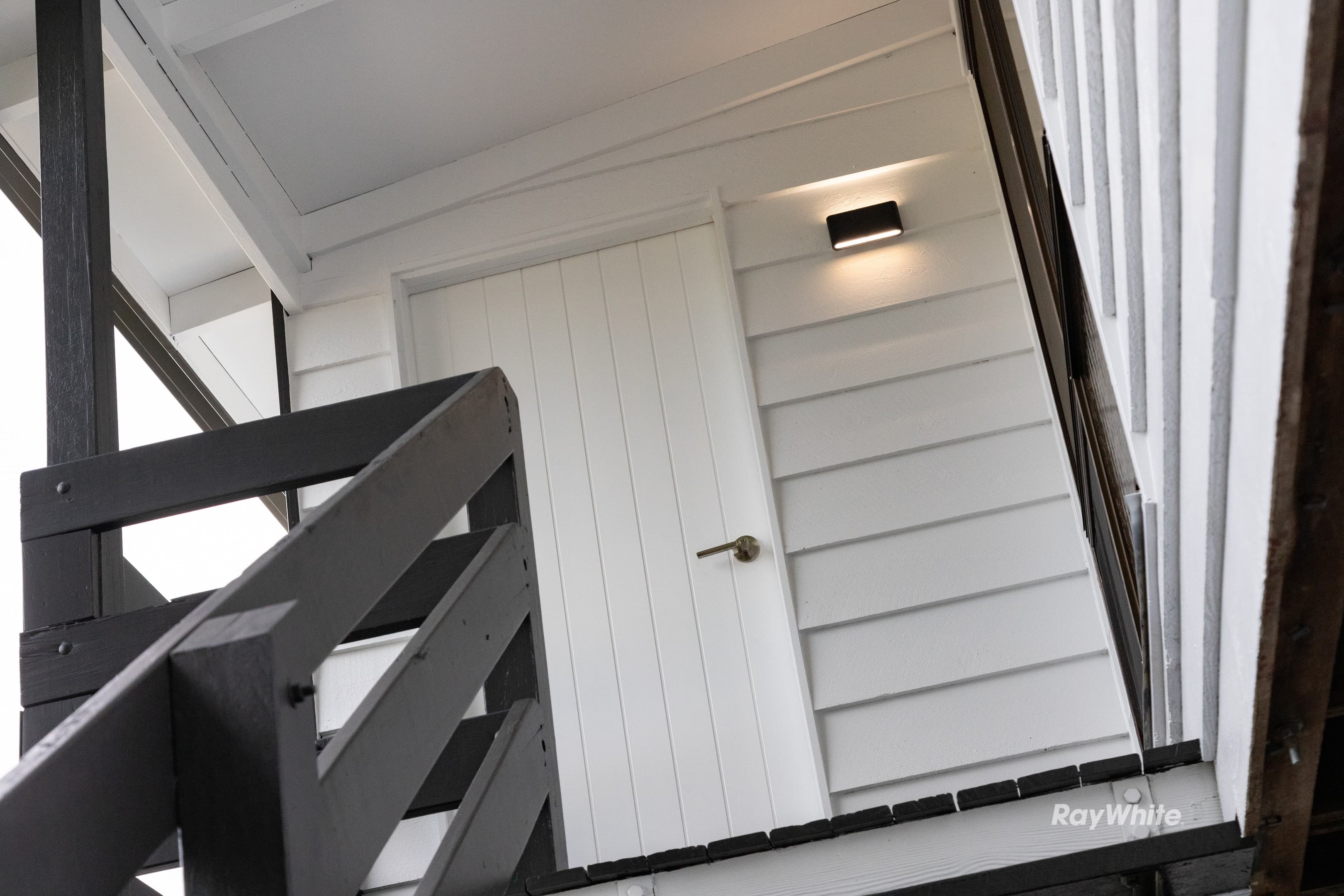 130 Robertson Road, Silkstone — photo 3 of 5