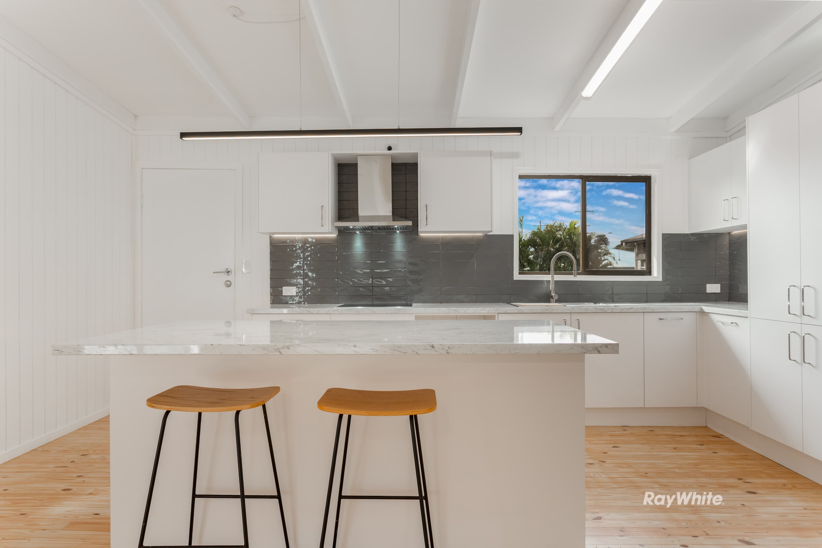 130 Robertson Road, Silkstone — photo 4 of 5