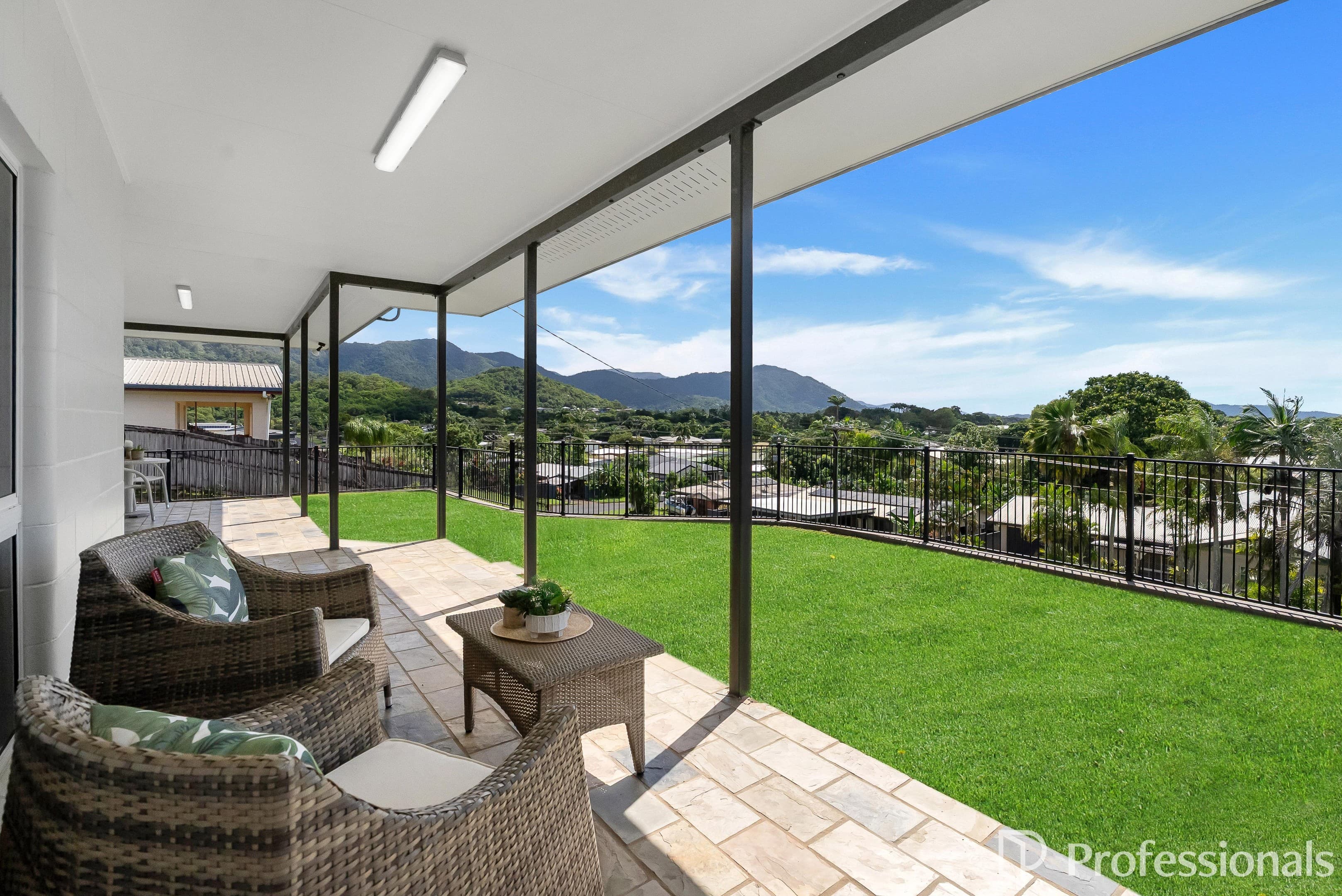 20 Makoo Close, White Rock — photo 1 of 5