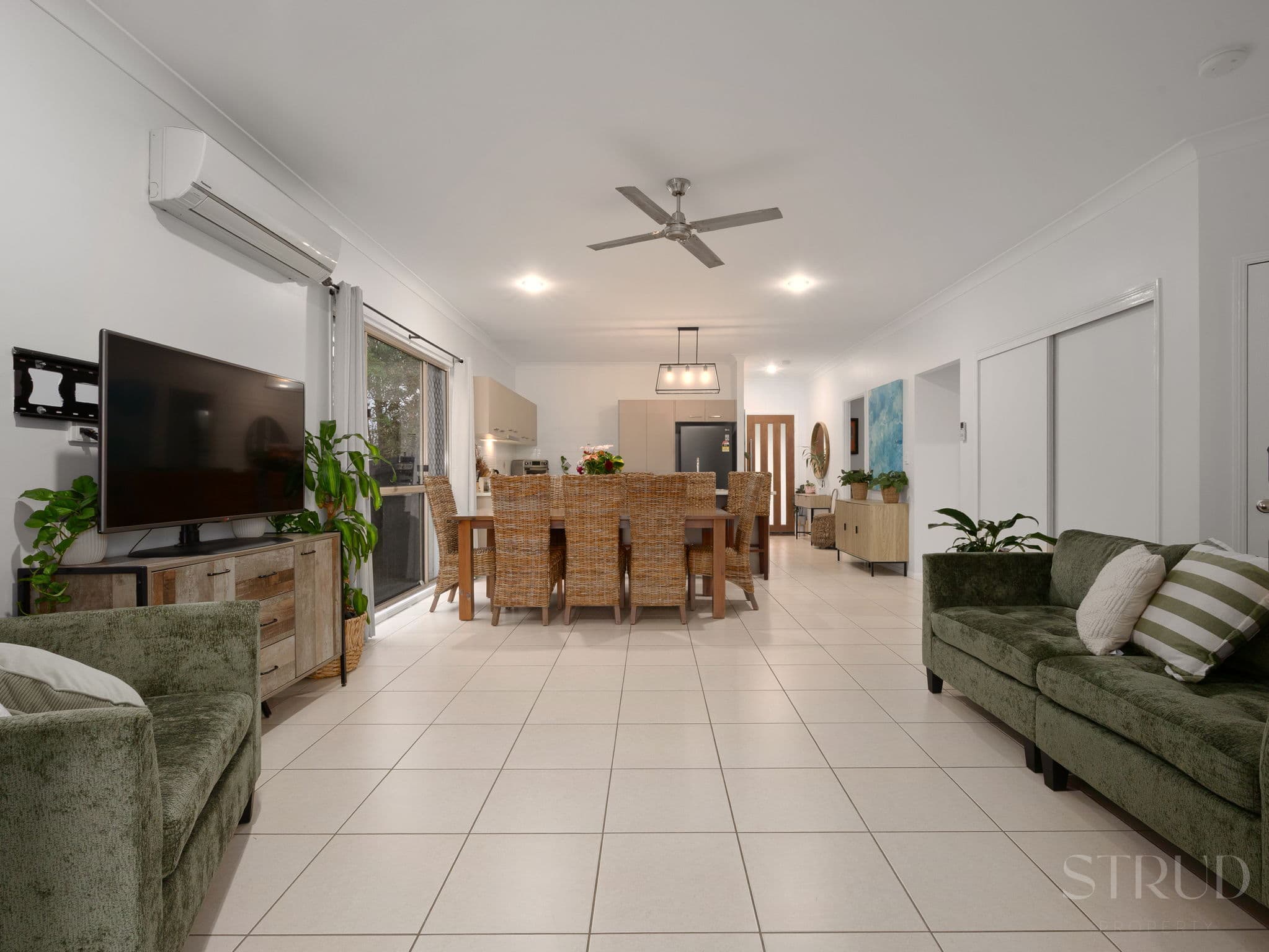 29 Aspect Terrace, Springfield Lakes — photo 4 of 9