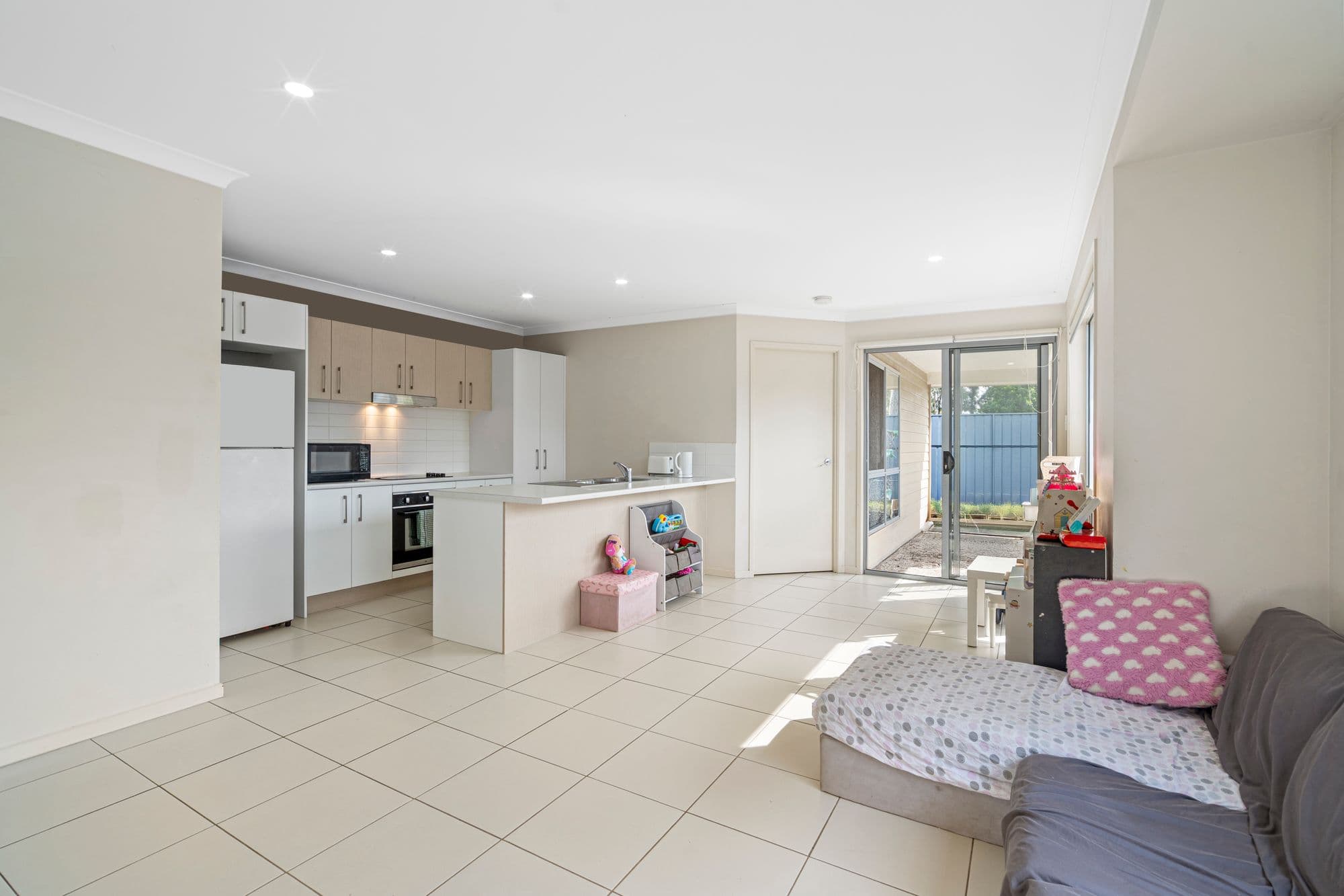 6-20 Pinelands Street, Loganlea — photo 2 of 5