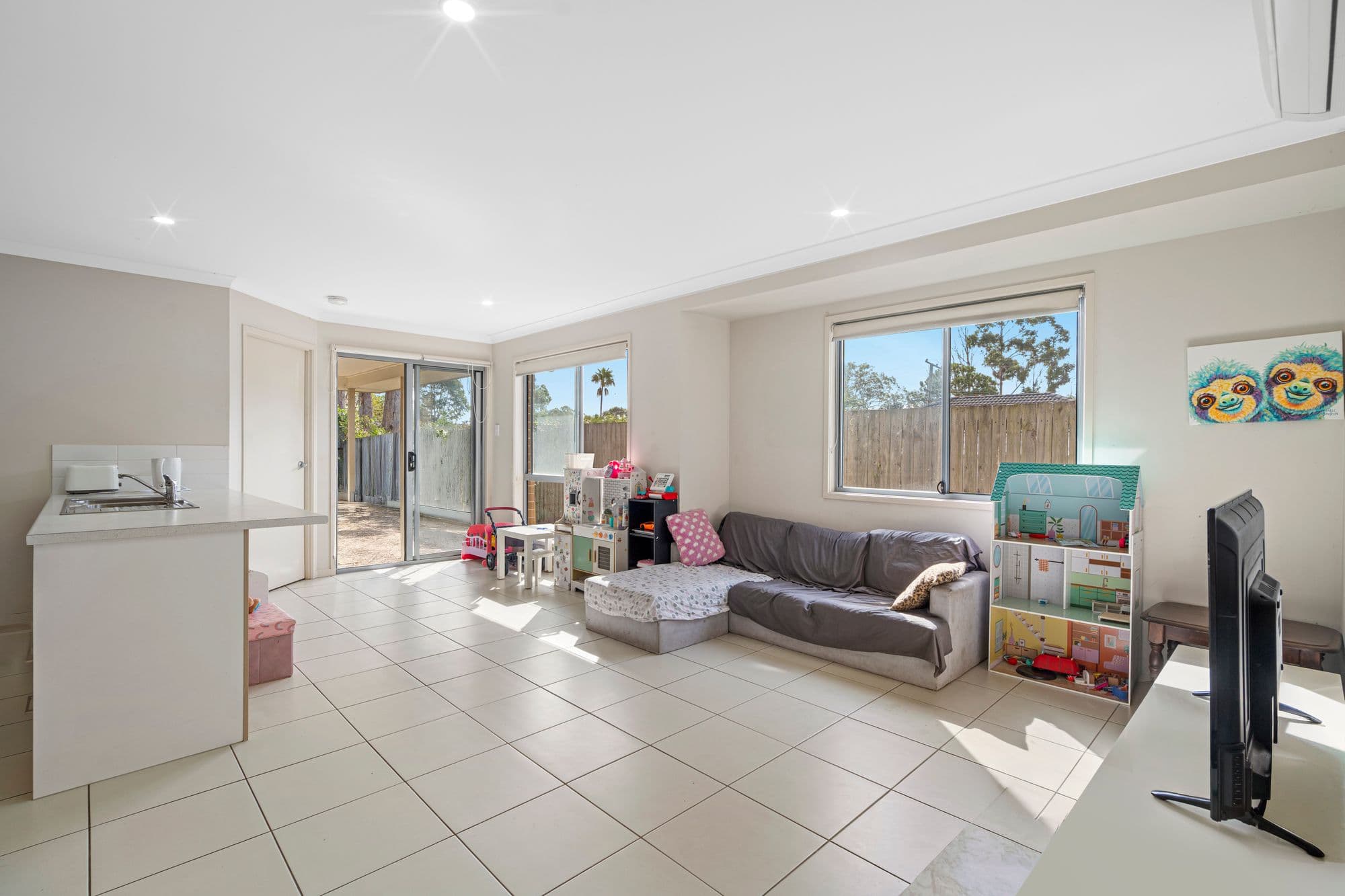 6-20 Pinelands Street, Loganlea — photo 3 of 5
