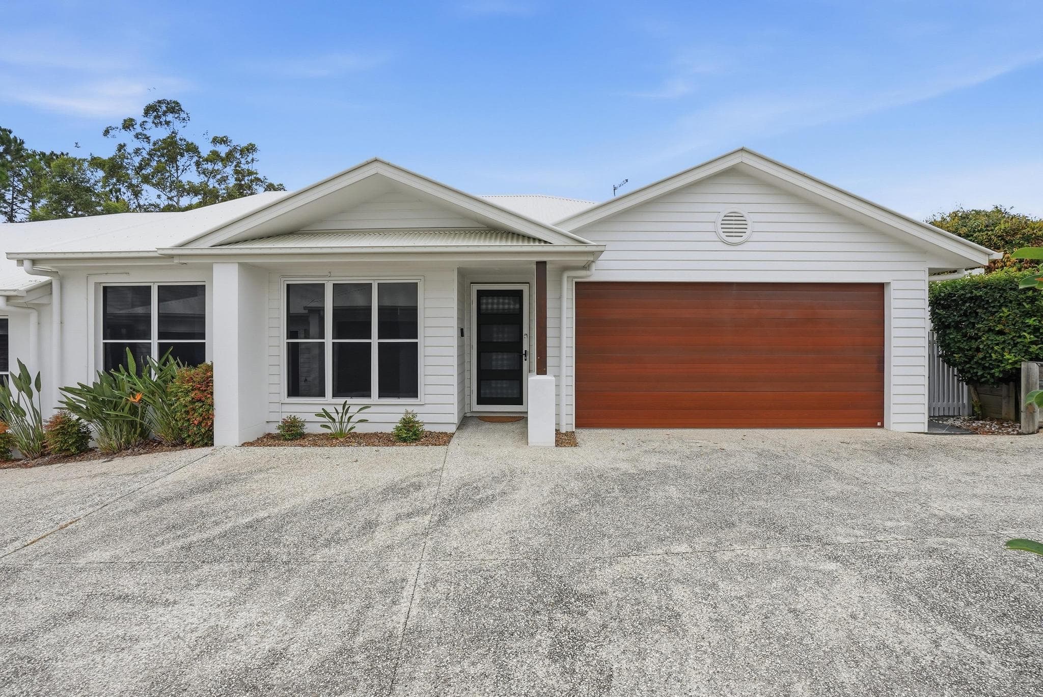 4/10 Sapphire Place, Elanora — photo 1 of 5