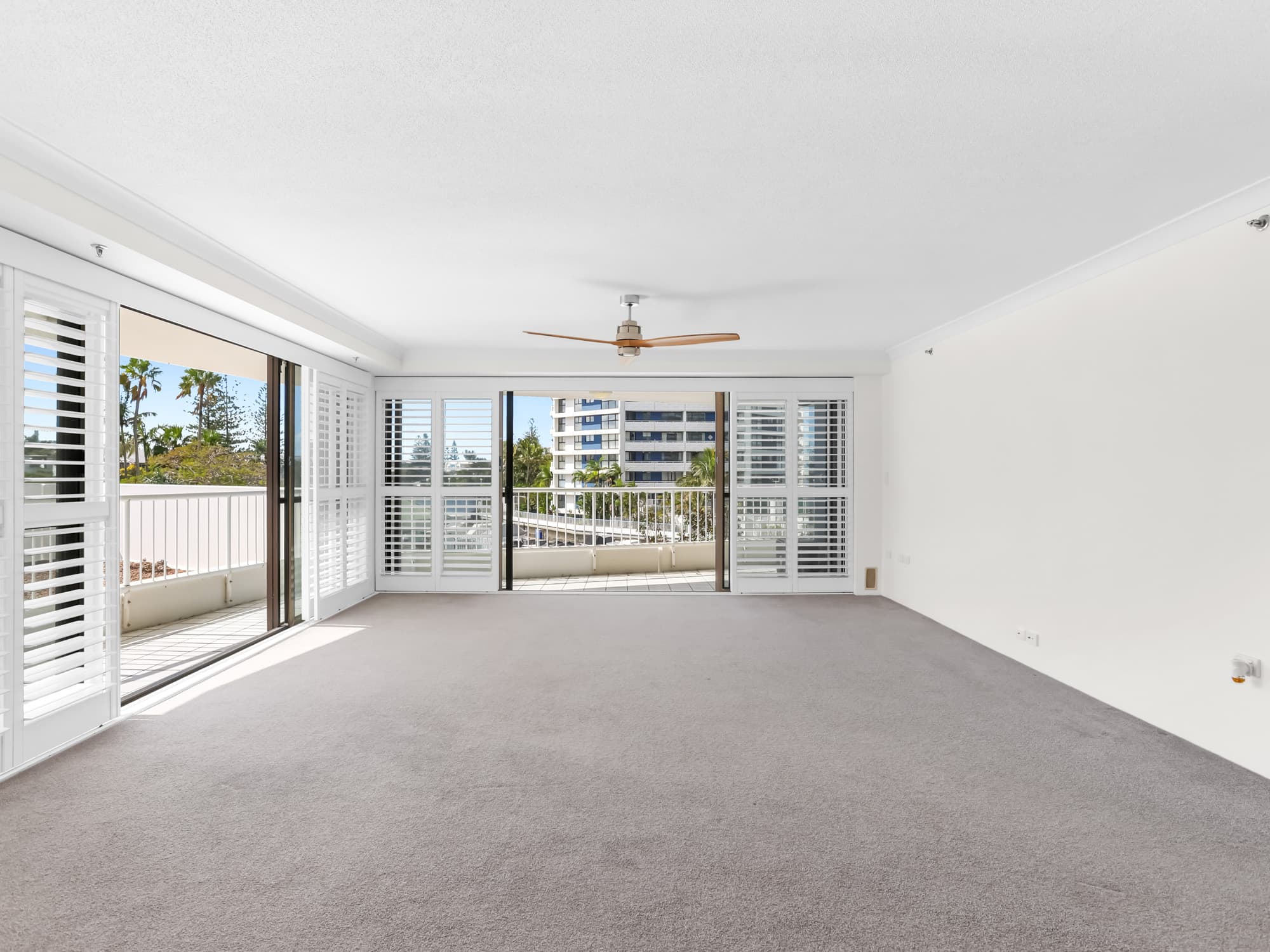 4/21 Bayview Street, Runaway Bay — photo 4 of 5