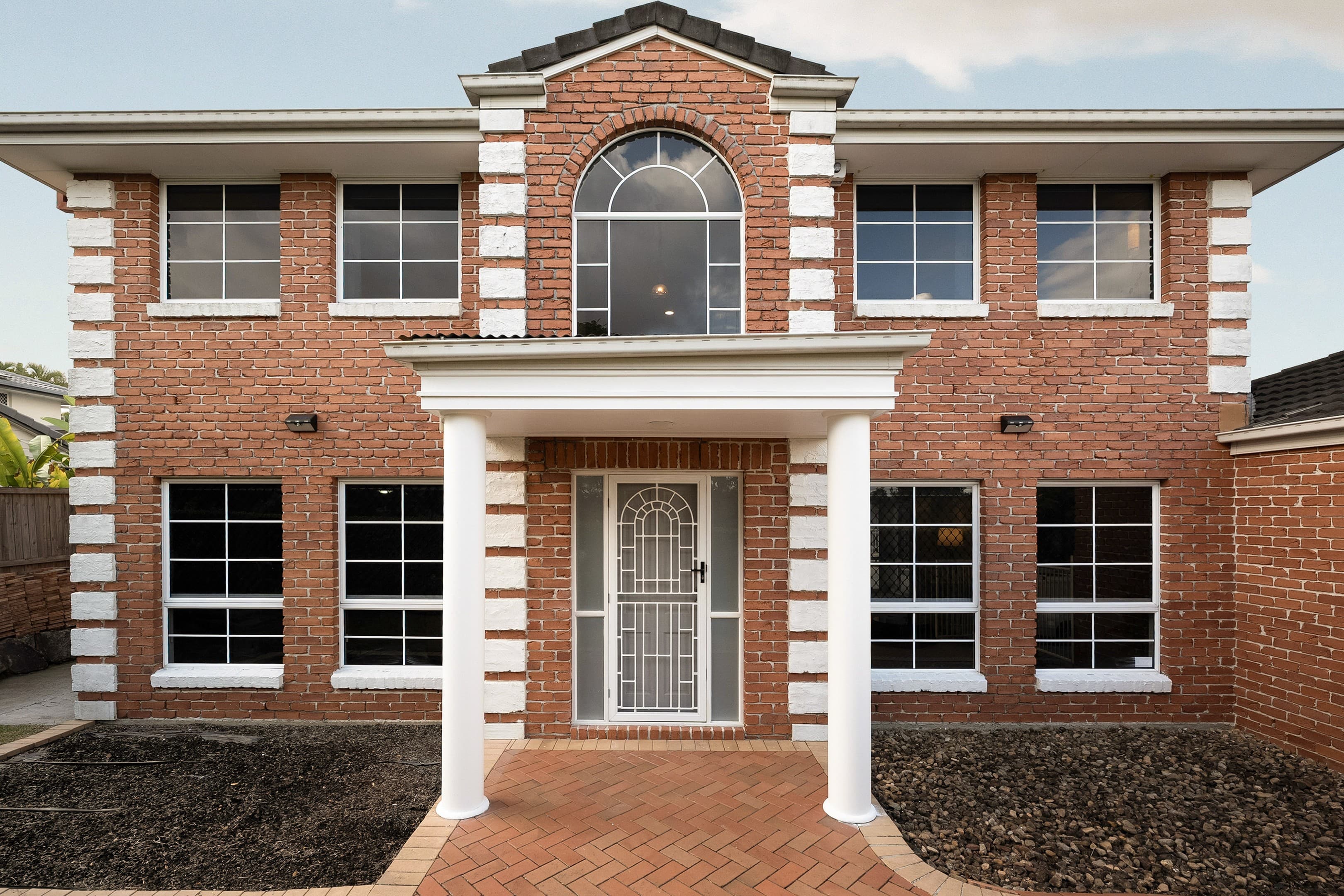 56 Honeysuckle Way, Calamvale — photo 3 of 15