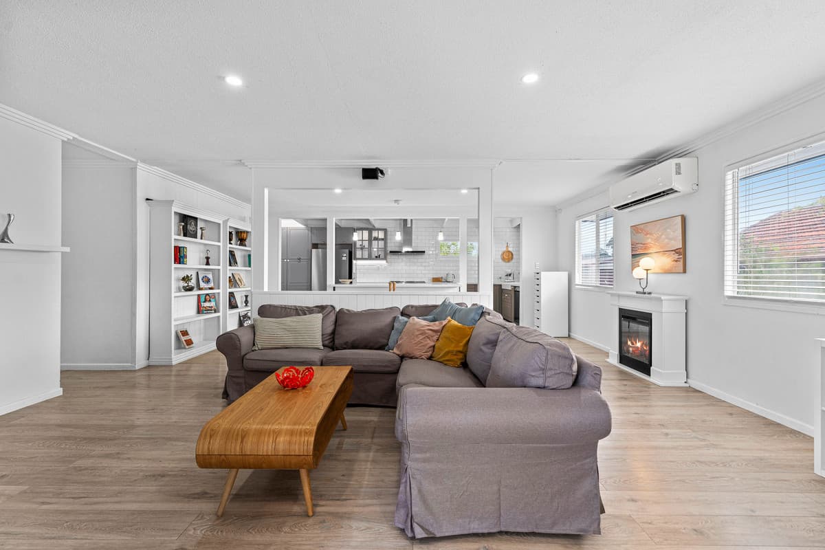 21 Natasha Street, Wynnum West — photo 3 of 5