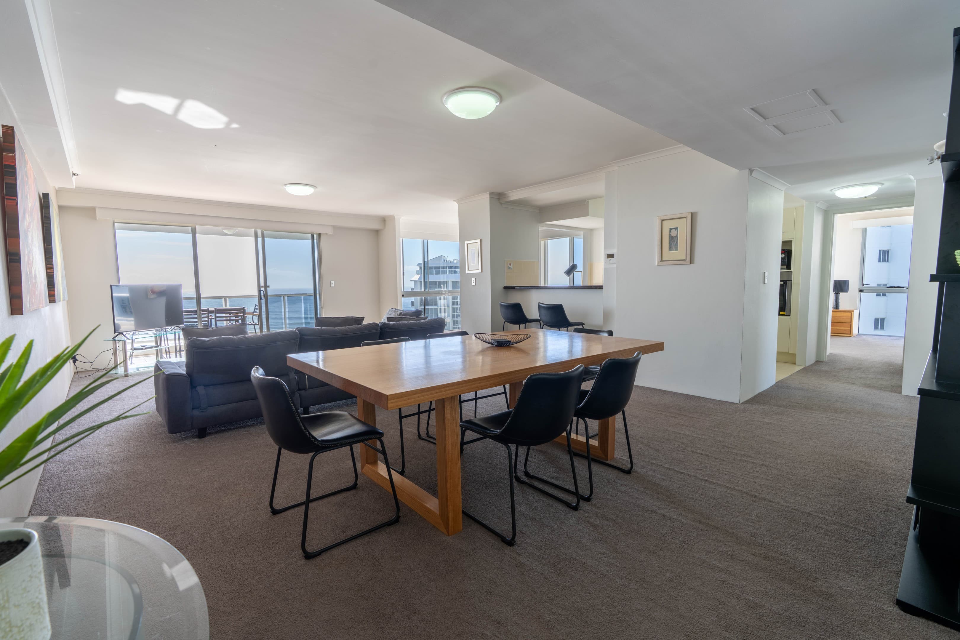 131/59 Pacific Street, Main Beach — photo 3 of 5