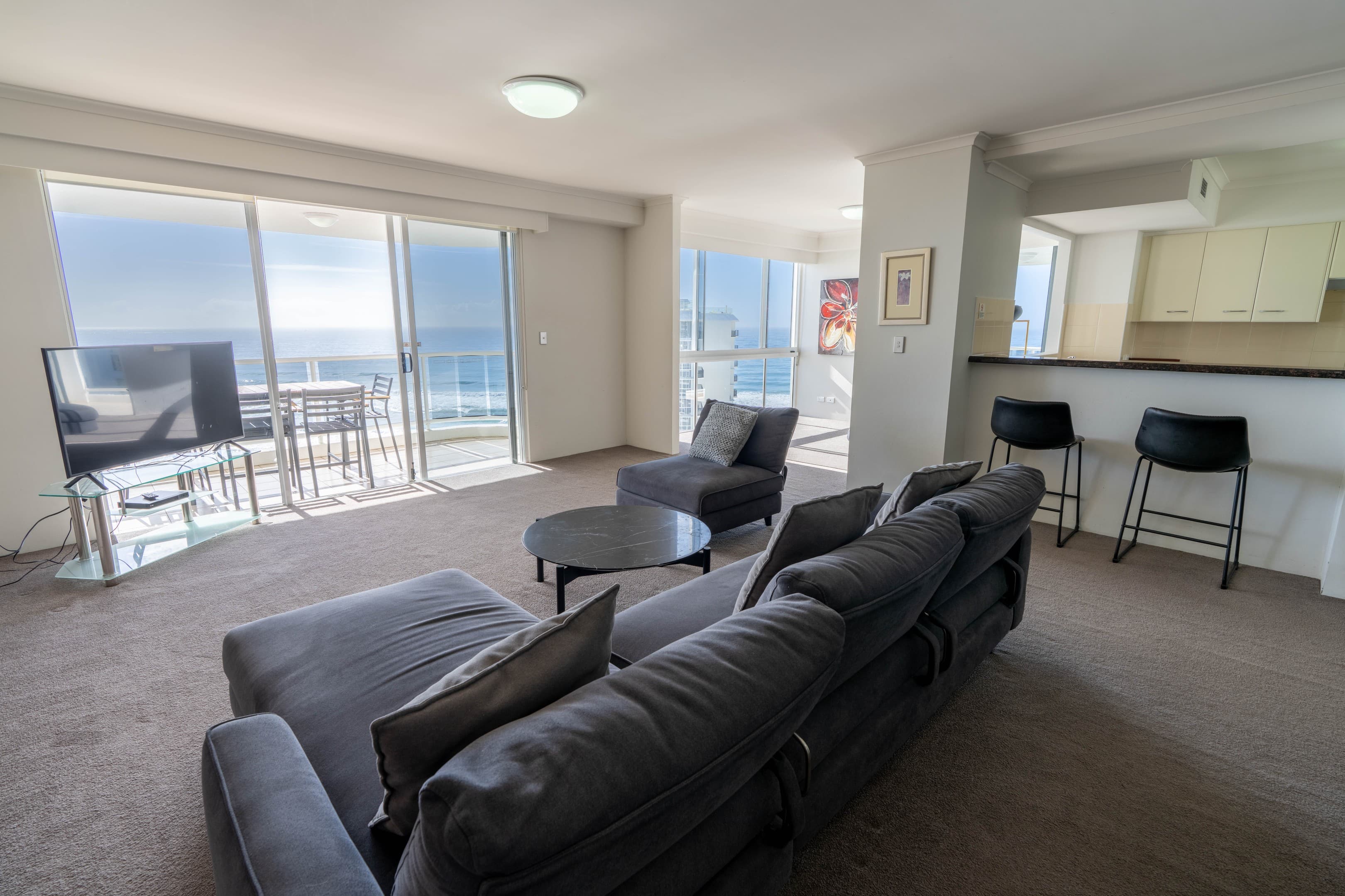 131/59 Pacific Street, Main Beach — photo 4 of 5