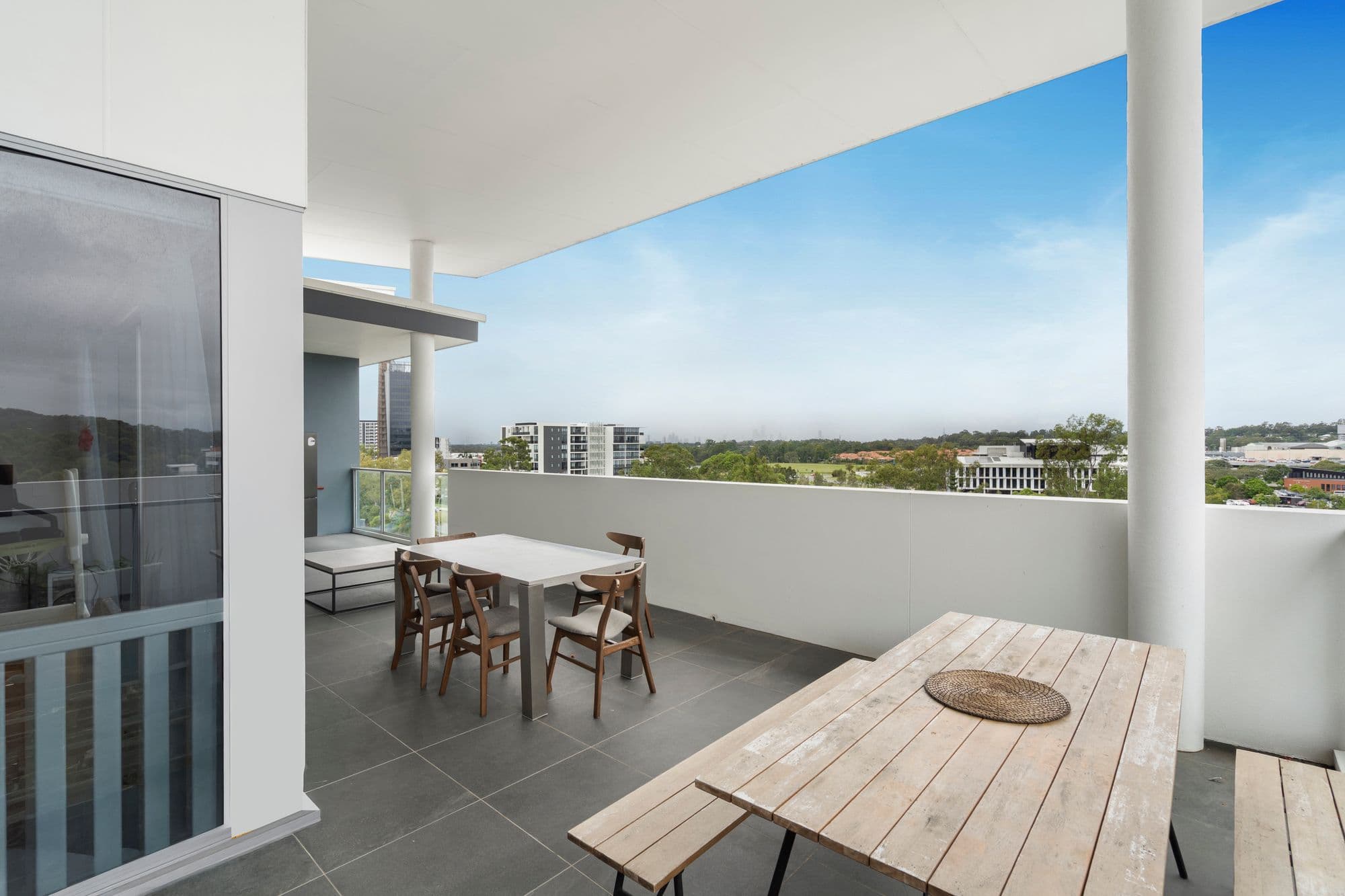 4904/61 Investigator Drive, Robina — photo 1 of 5