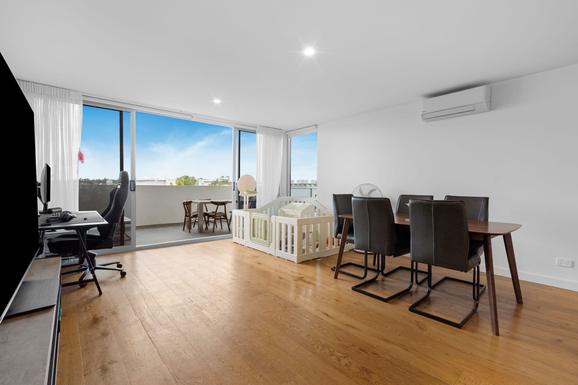 4904/61 Investigator Drive, Robina — photo 4 of 5