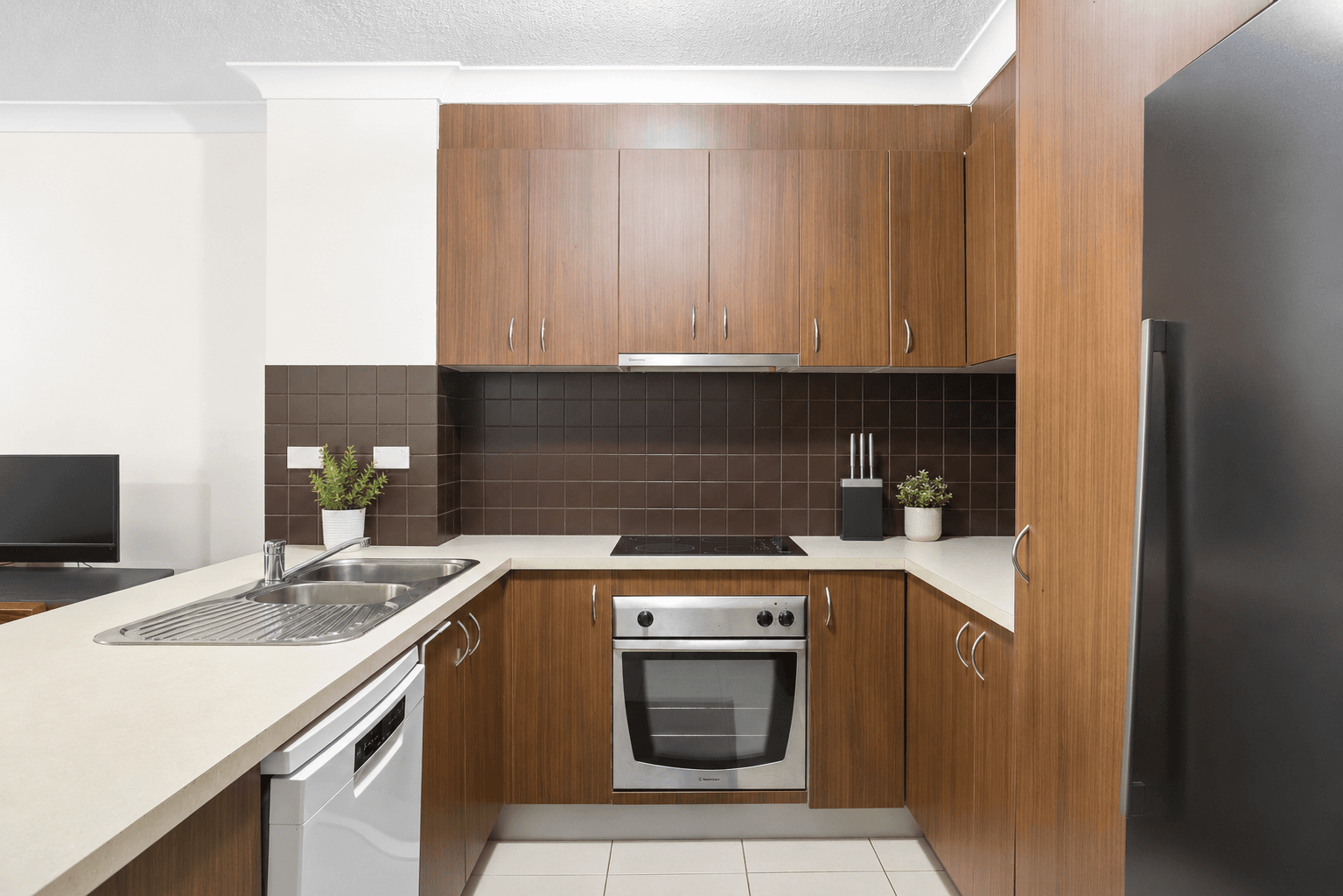 1004/33 Clark Street, Biggera Waters — photo 2 of 5