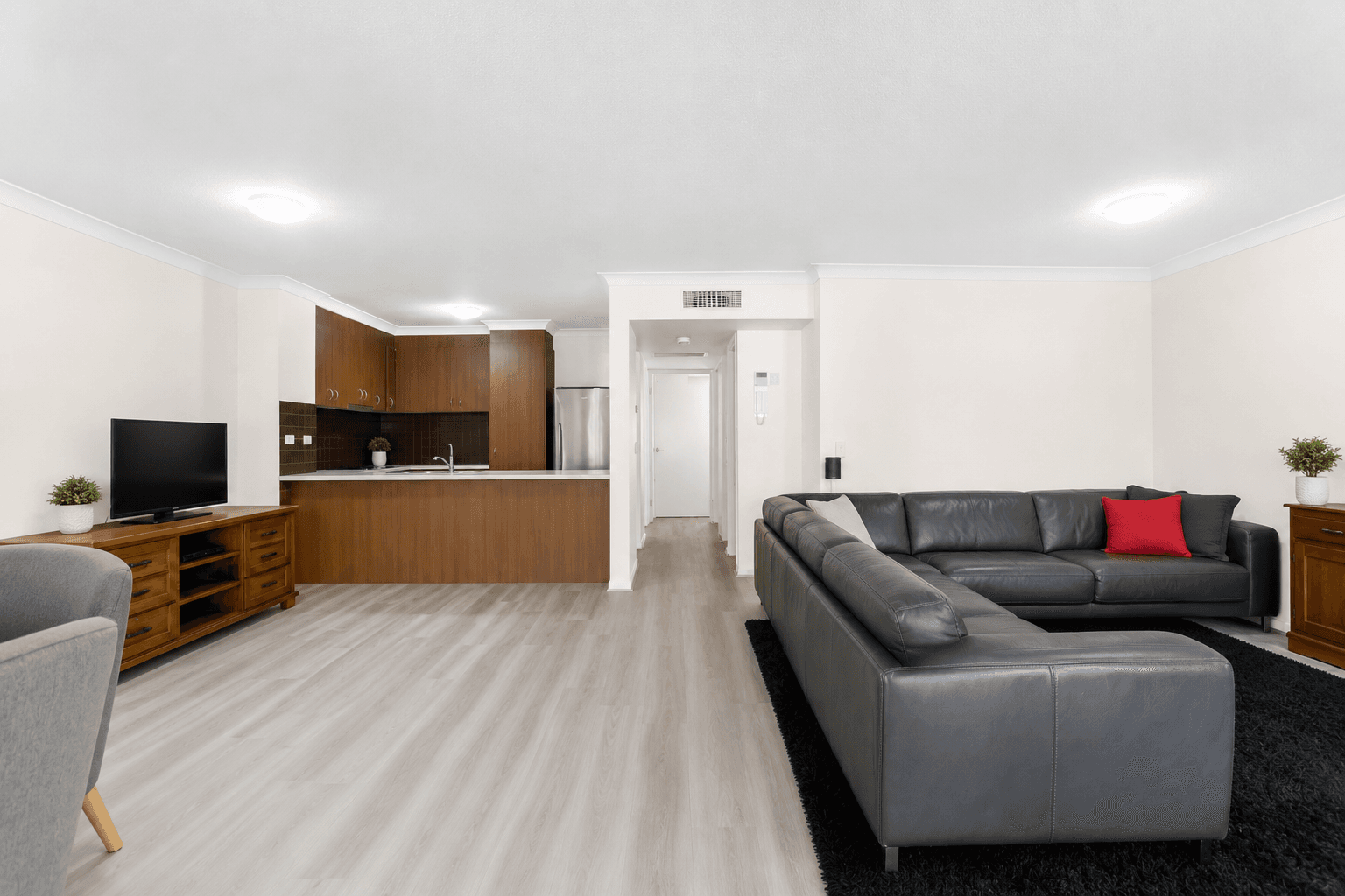 1004/33 Clark Street, Biggera Waters — photo 3 of 5