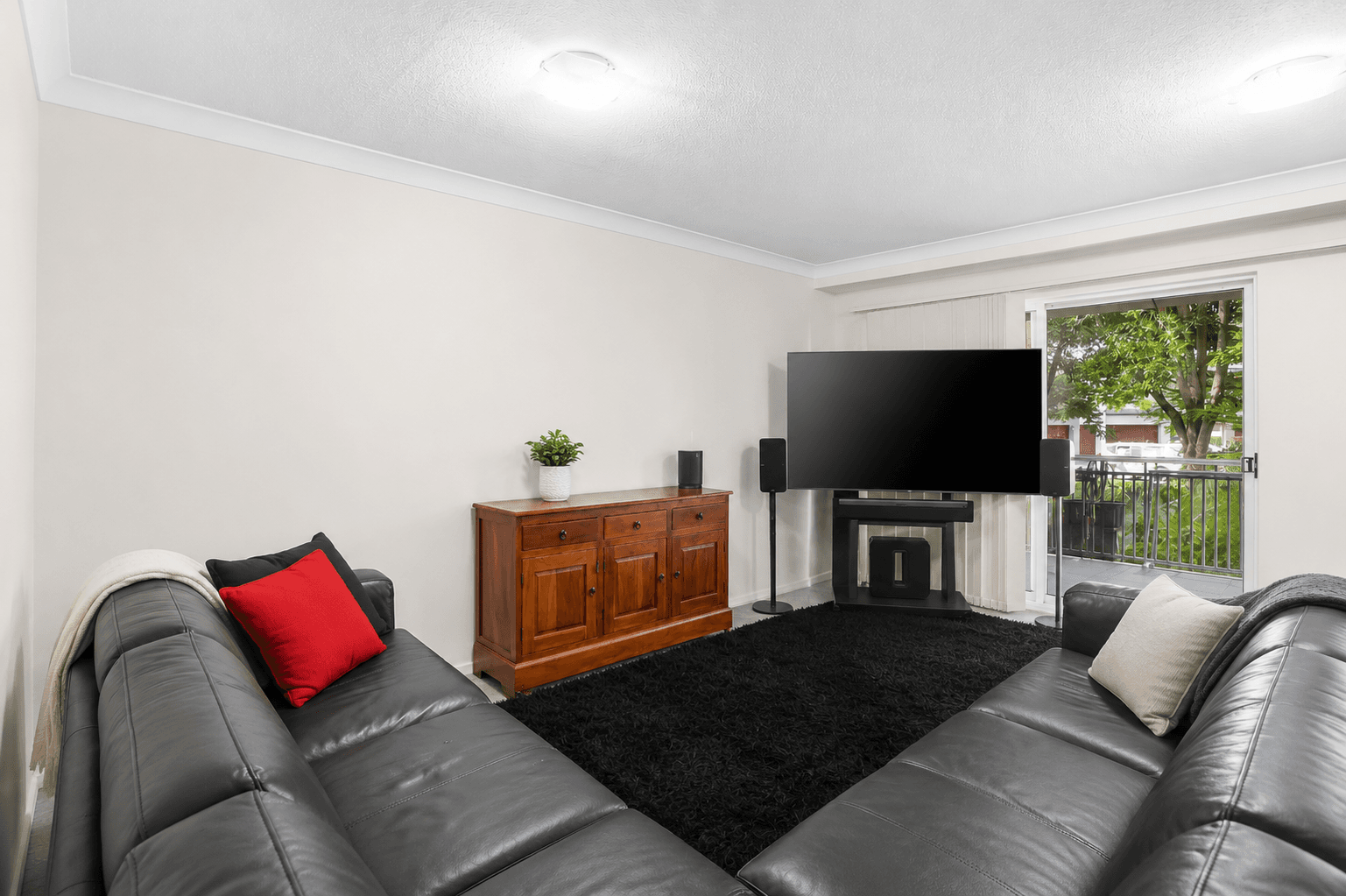 1004/33 Clark Street, Biggera Waters — photo 4 of 5
