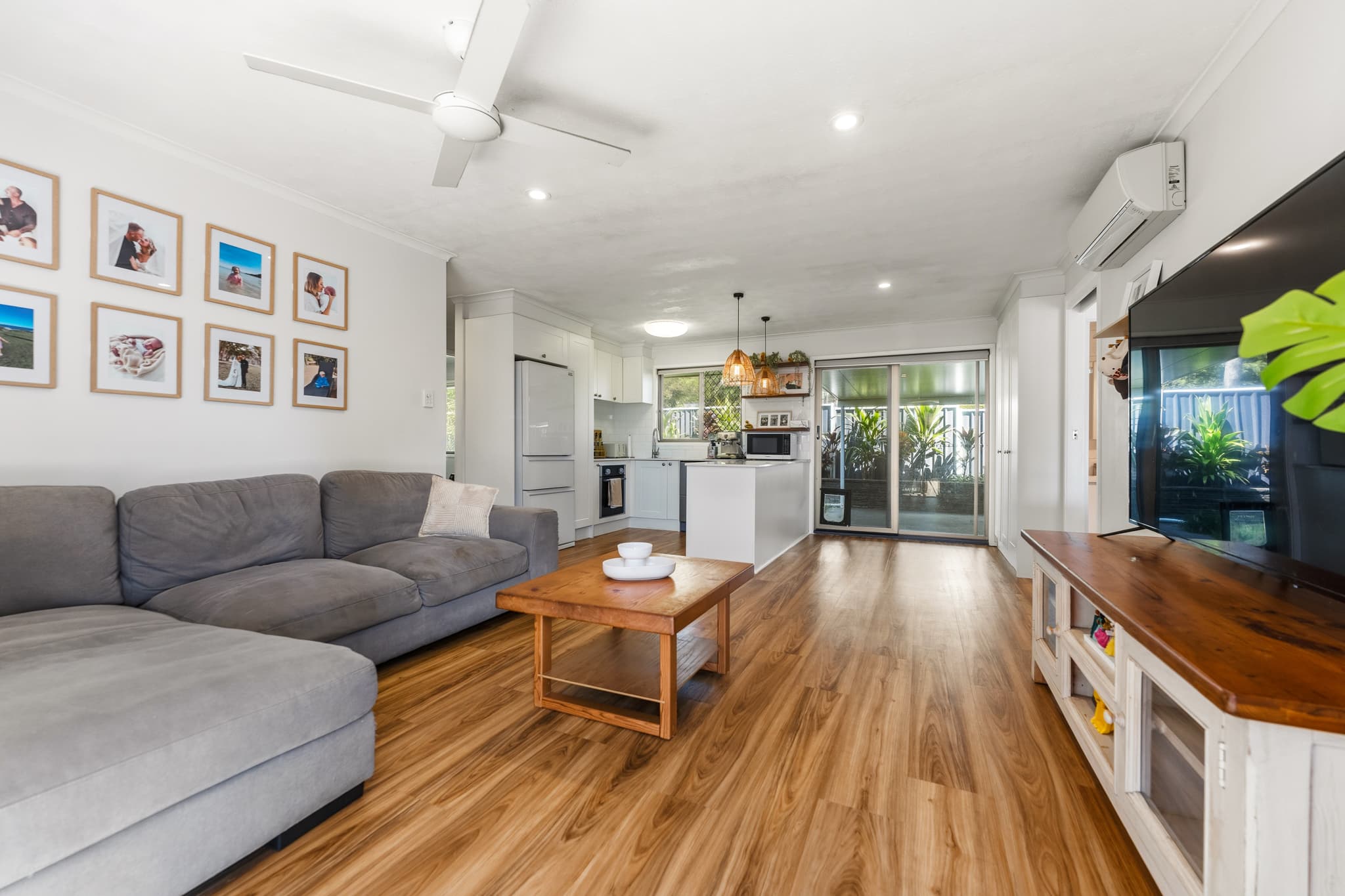10/21 St Kevins Avenue, Benowa — photo 1 of 5