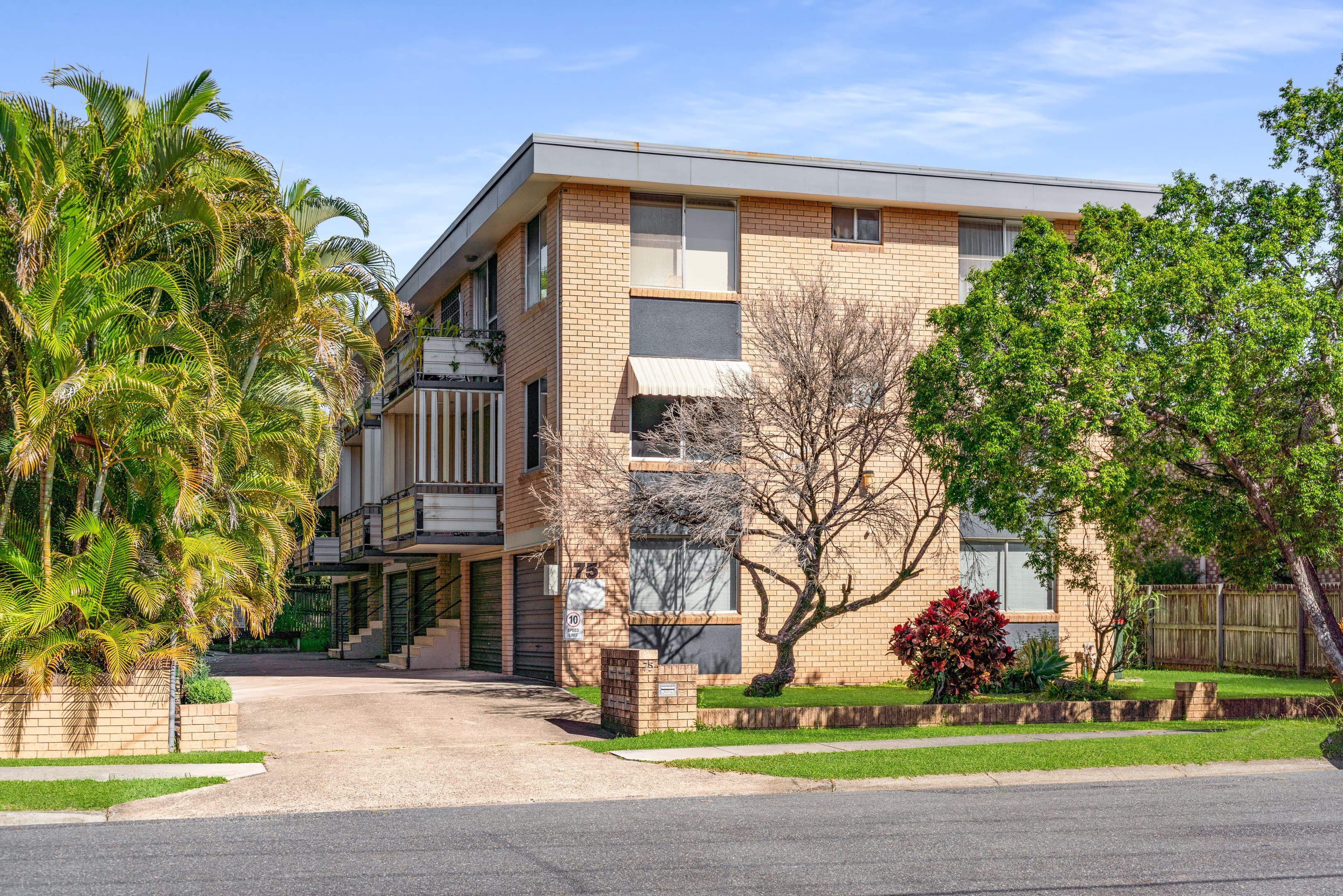 1/75 Jellicoe Street, Coorparoo — photo 1 of 5
